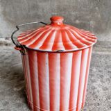 Enamel bucket with lid