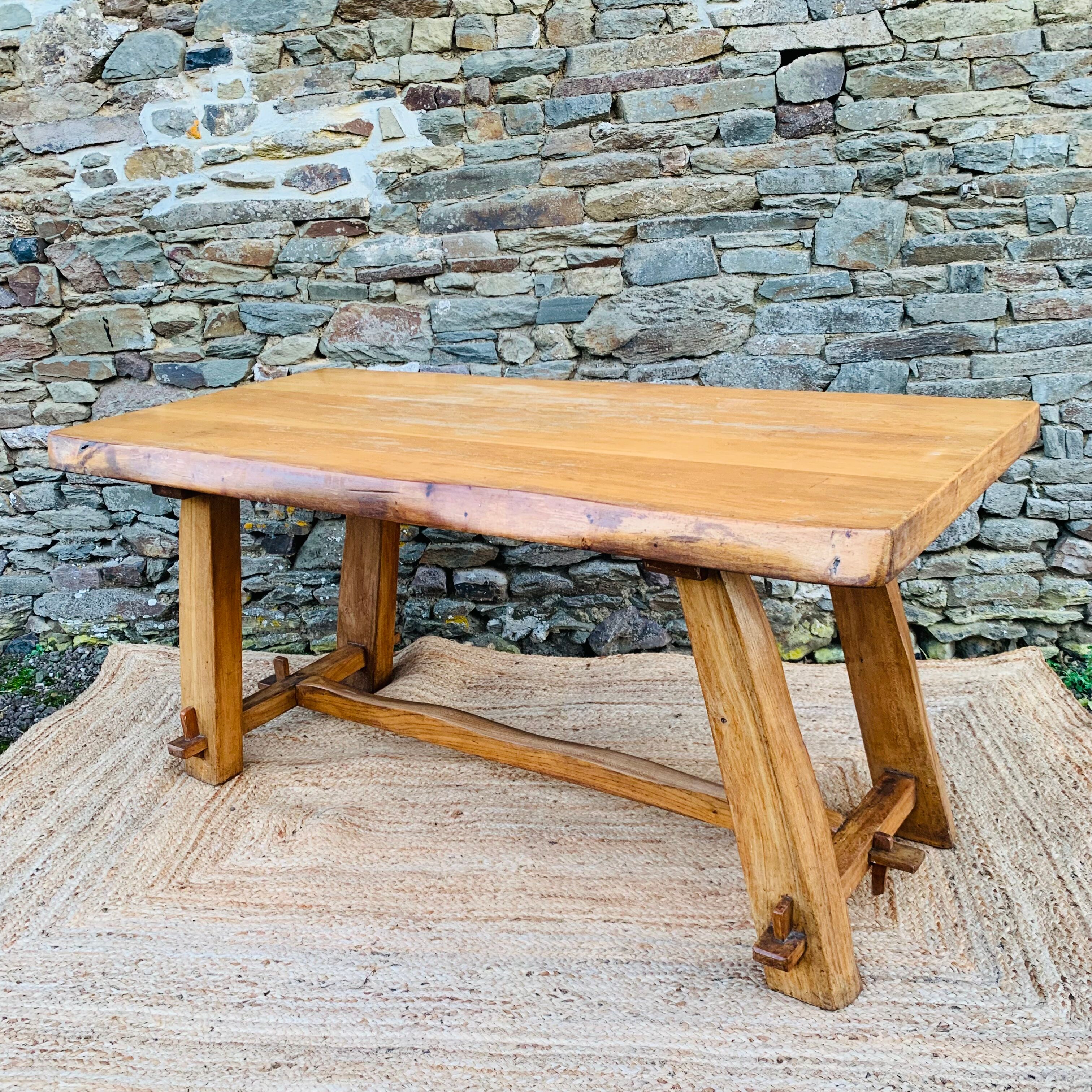 Elm table from Aranjou