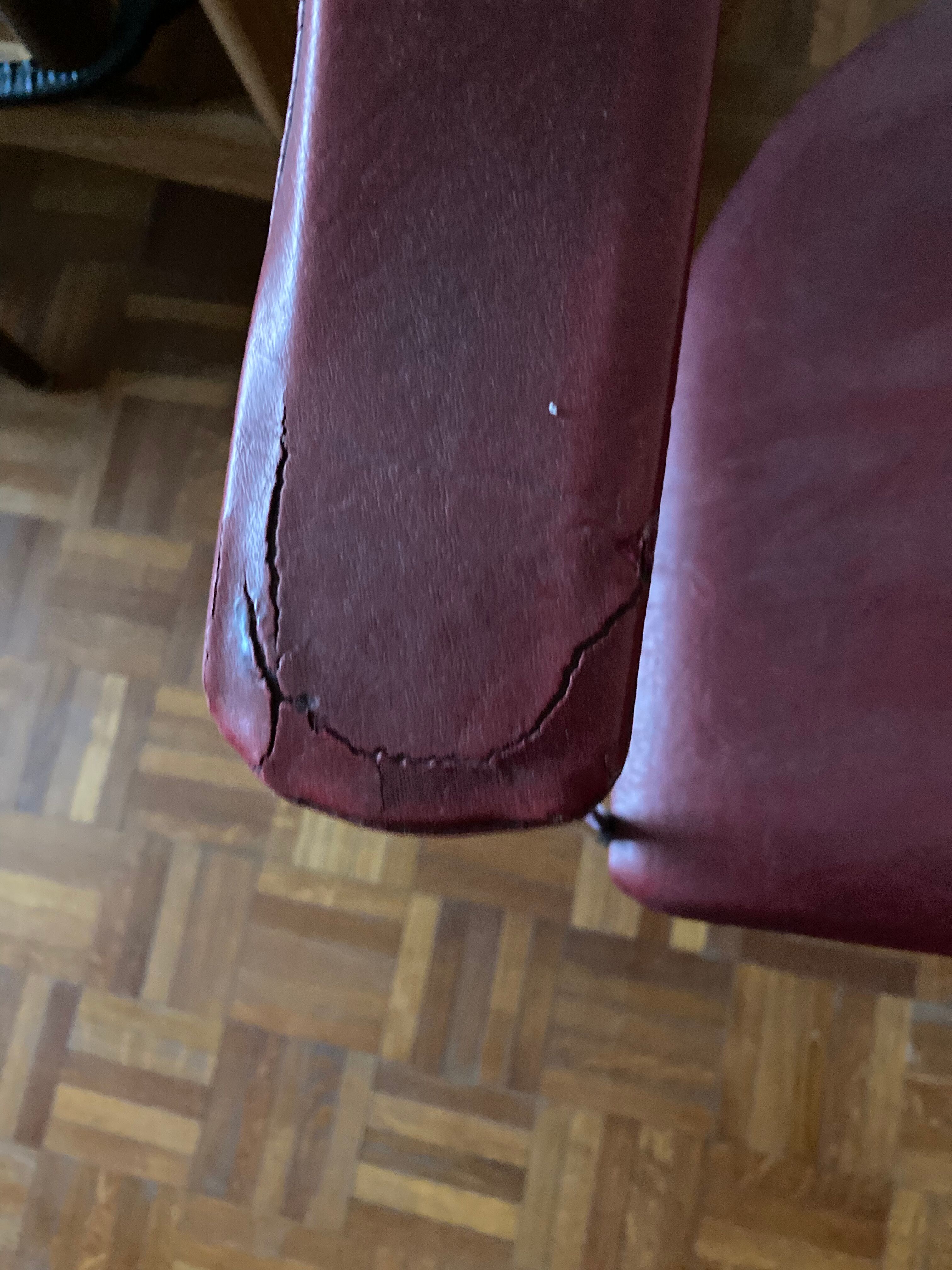 Pair of red chairs in 80s skai