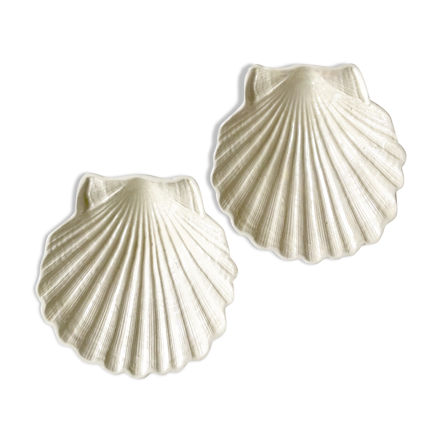 Pair of vintage Saint Jacques shells in irifised faience