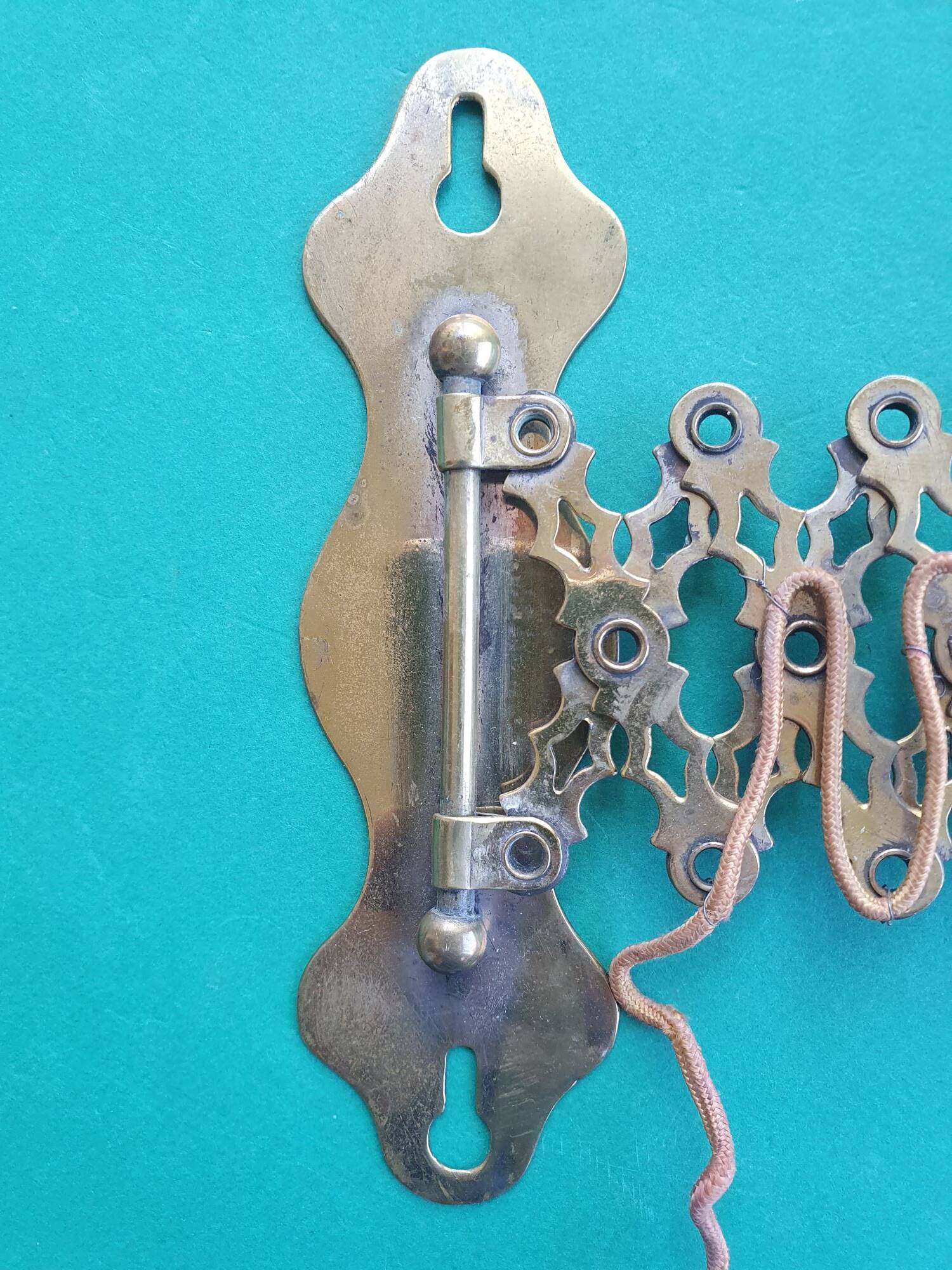 Vintage extendable pantograph wall light