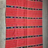 Tapis de laine rustique rouge traditionnel au design stylisé et rayures, authentique tissé à la main en Roumanie 225x145 cm