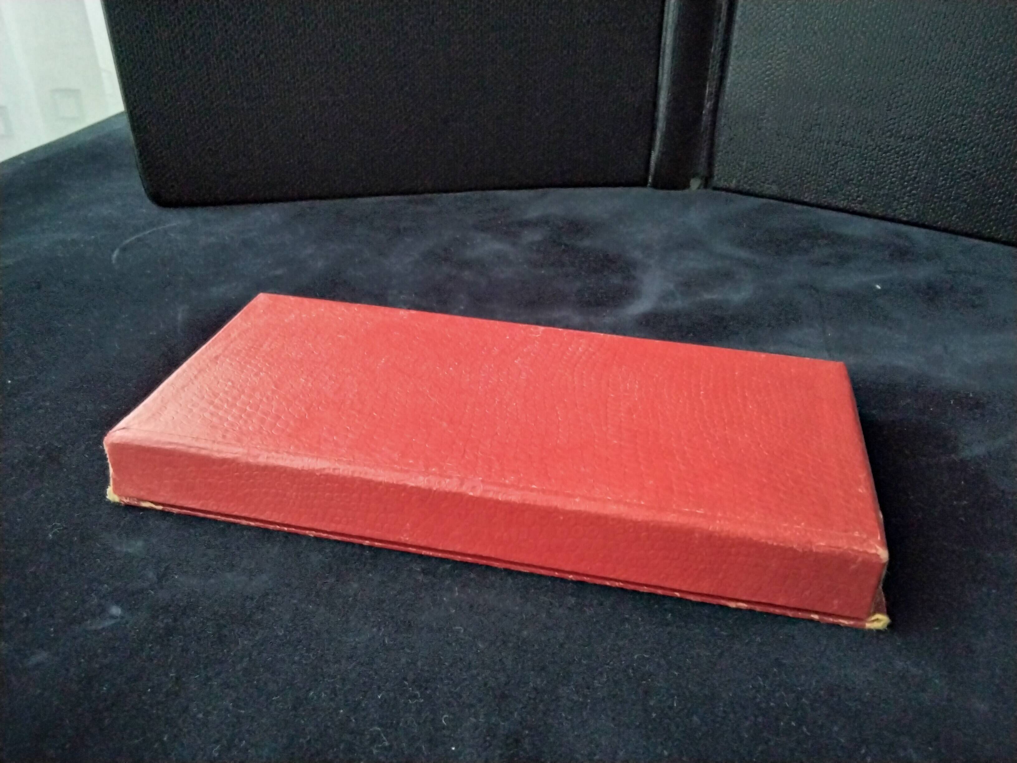 Box of 12 knife holders in Plexiglass