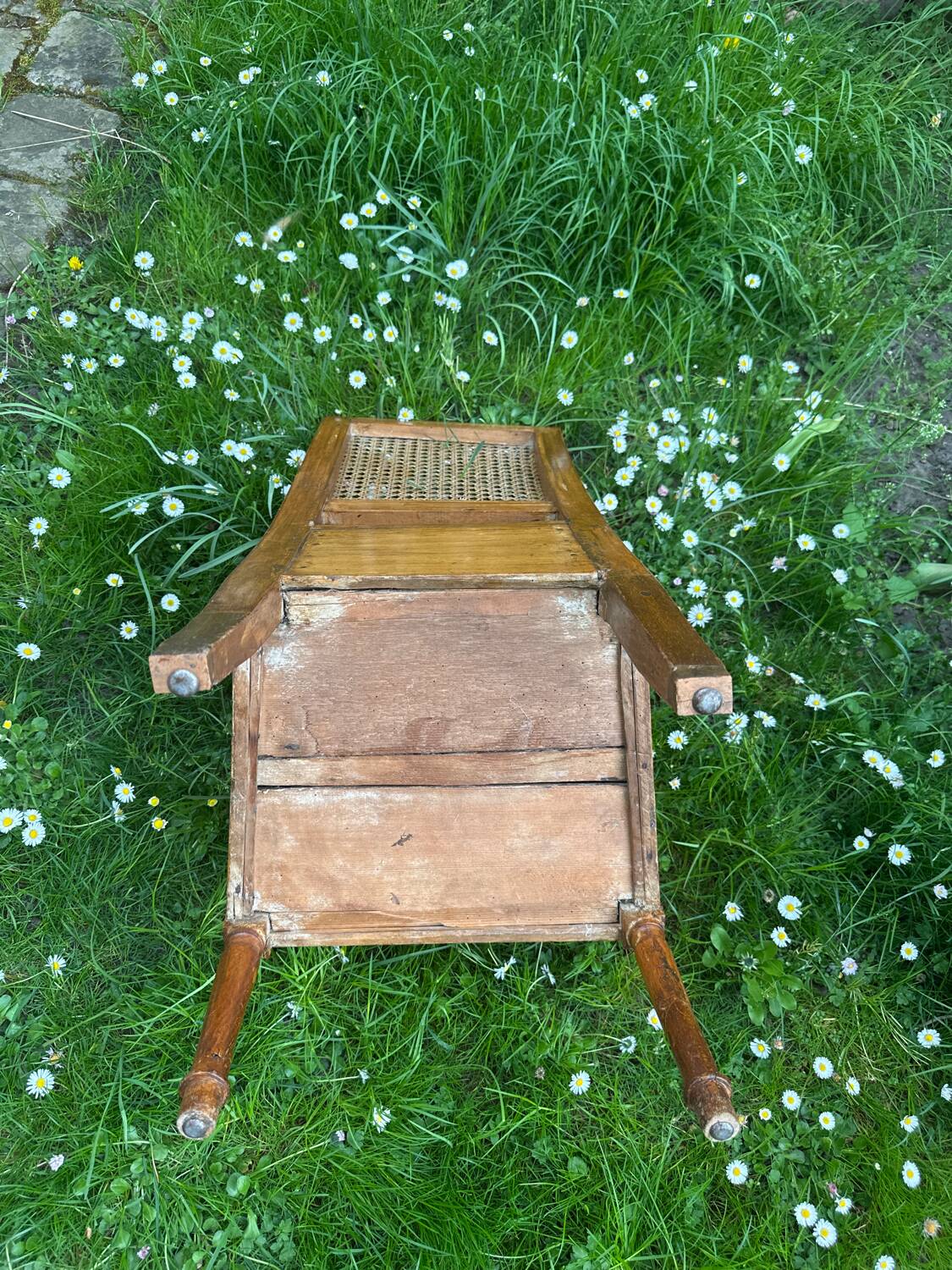 Chaise osier avec assise ouvrable