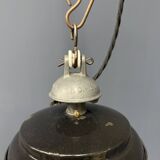 Lampe à suspension industrielle française en émail noir de taille moyenne