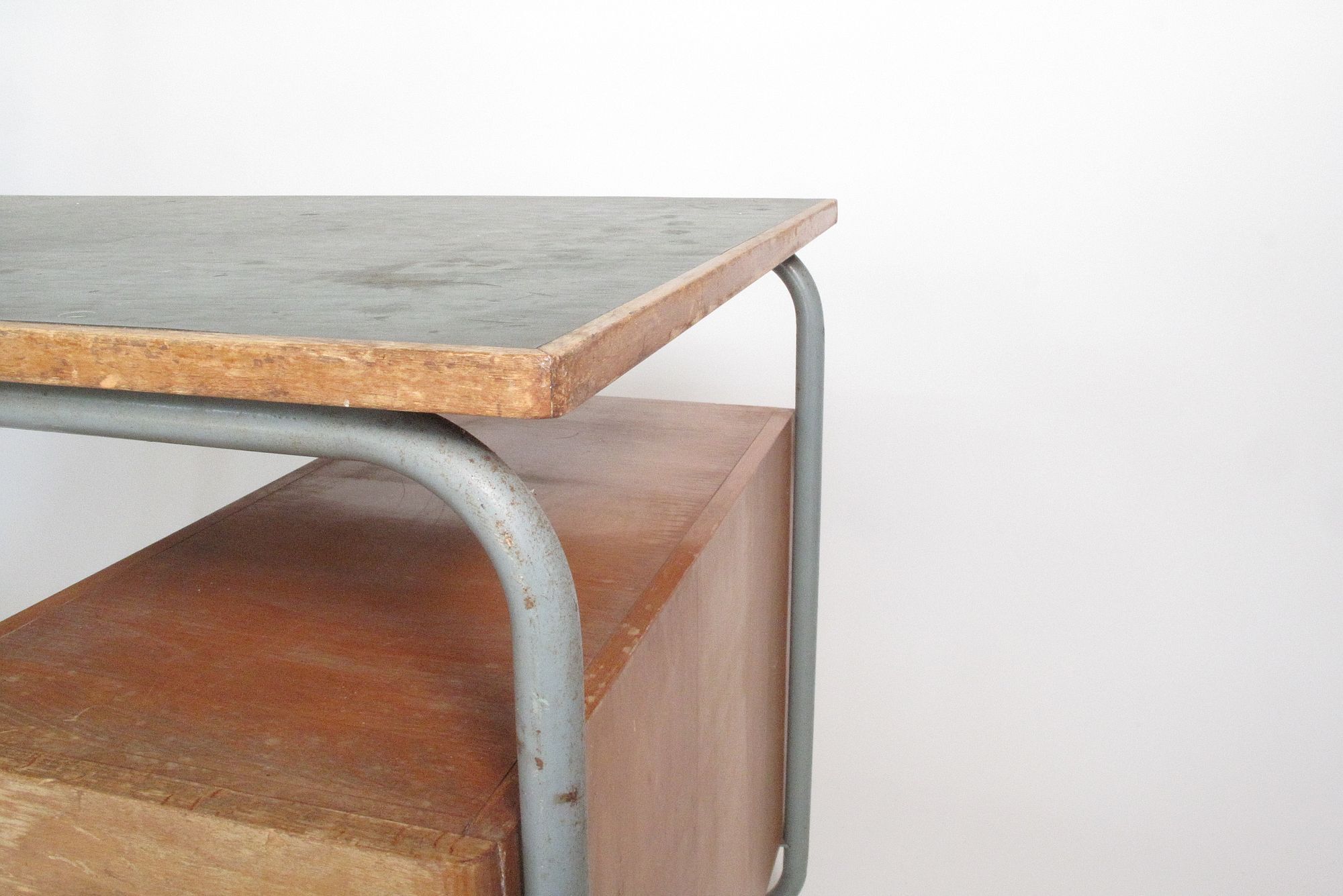 Tubular structure office - 1940s