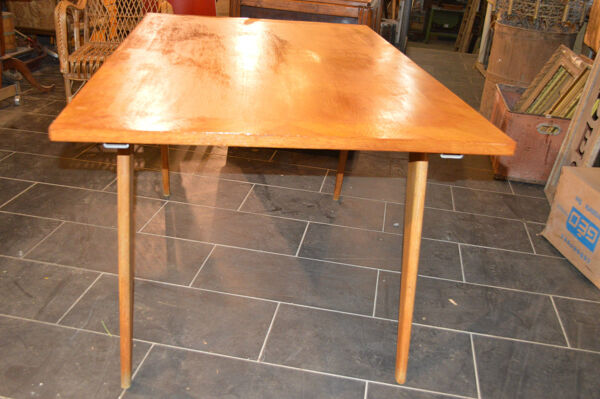 table DE SALLE A manger DES ANNEES 70