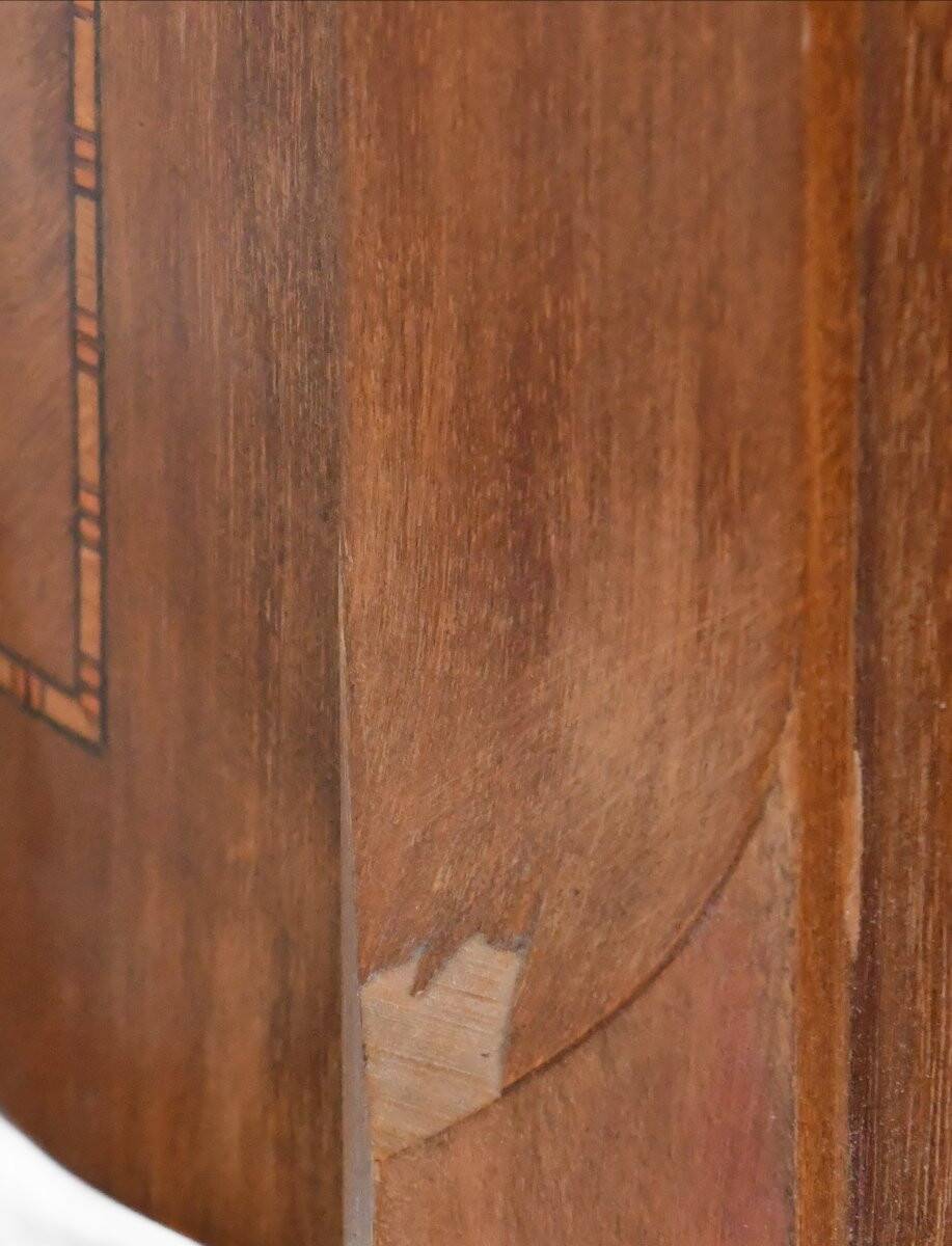 Small kidney-shaped chest of drawers in Transition style.