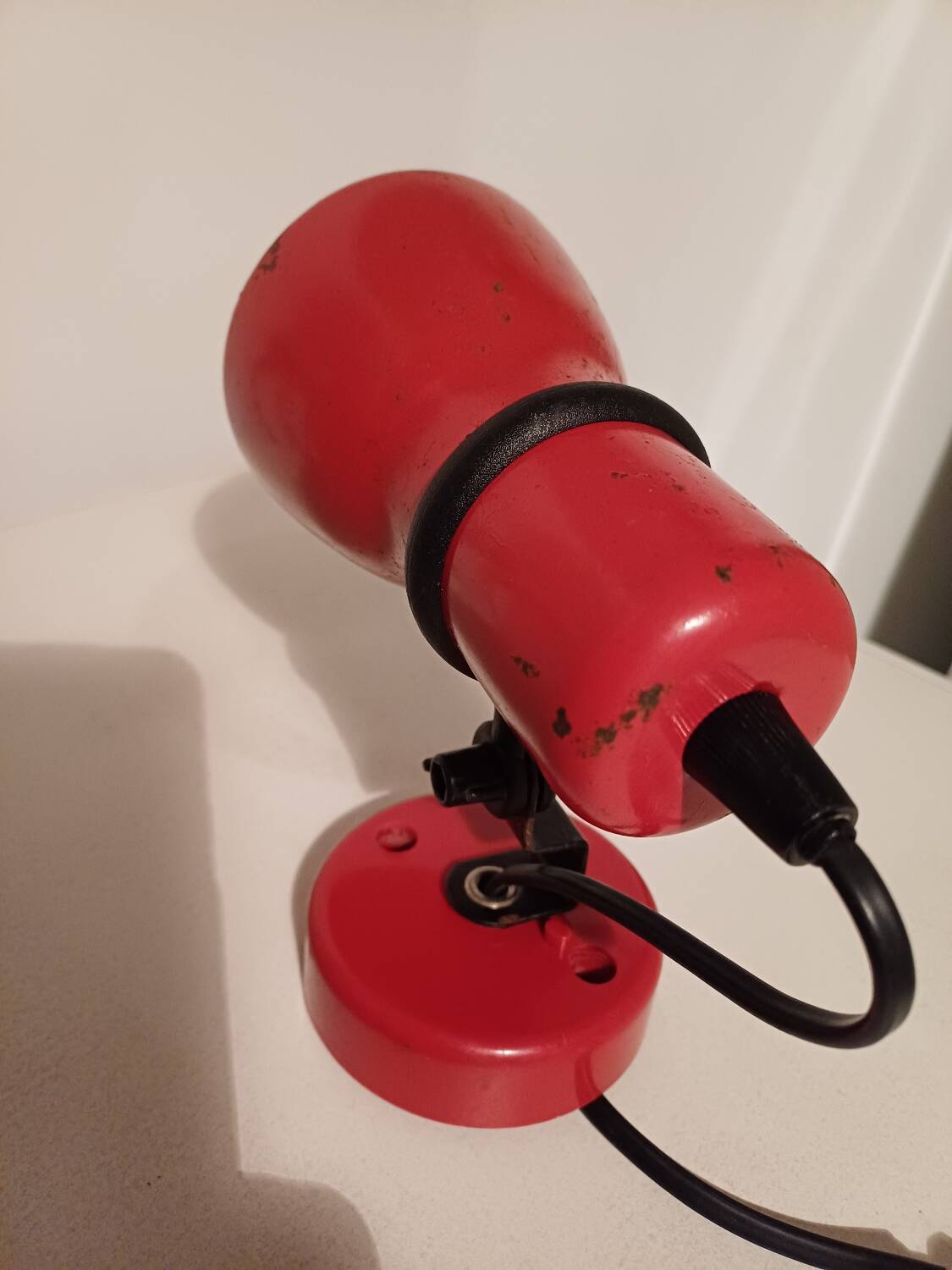 Spot mural en métal laqué rouge 70's