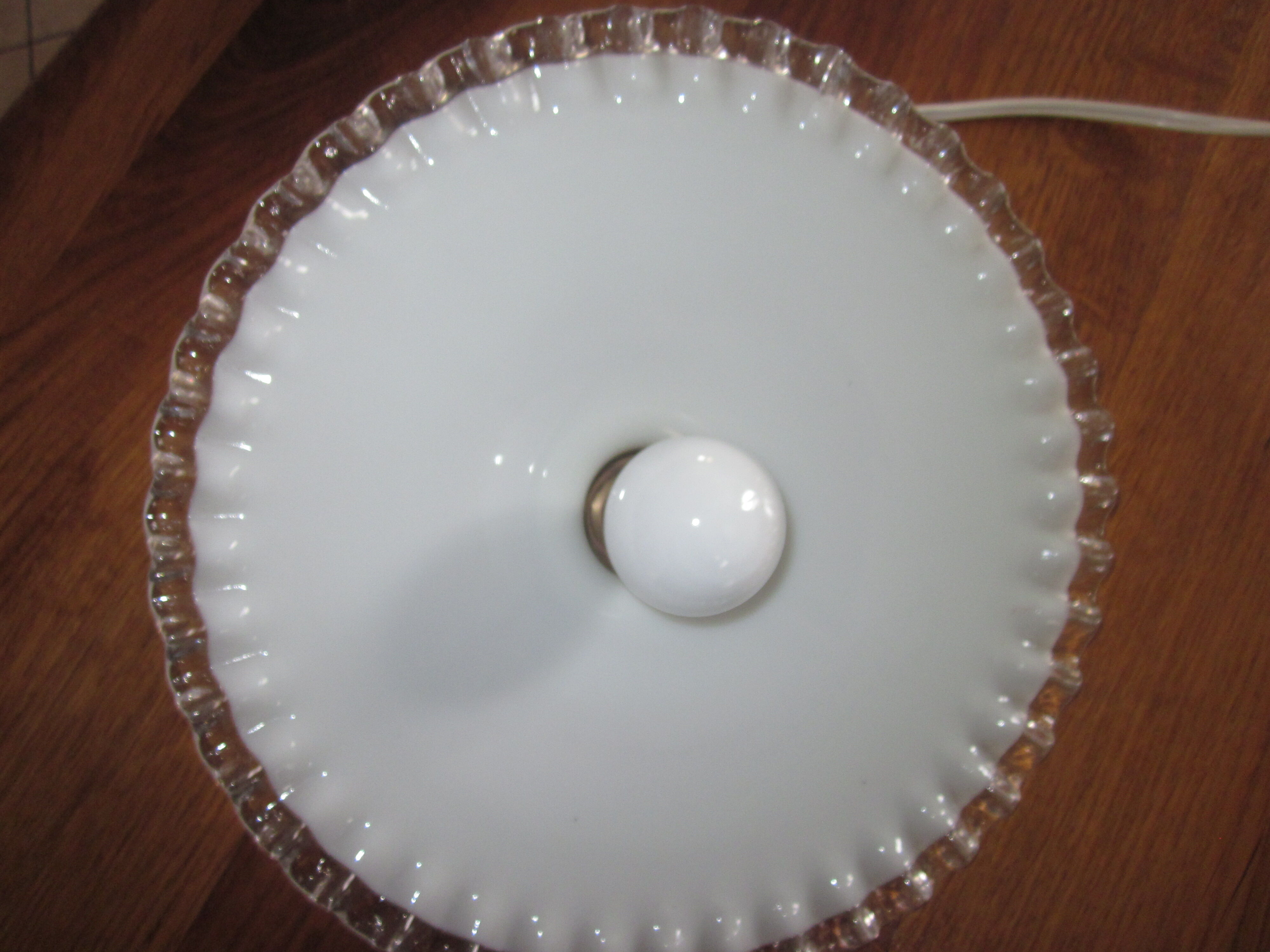 Old suspension in dentelè opaline