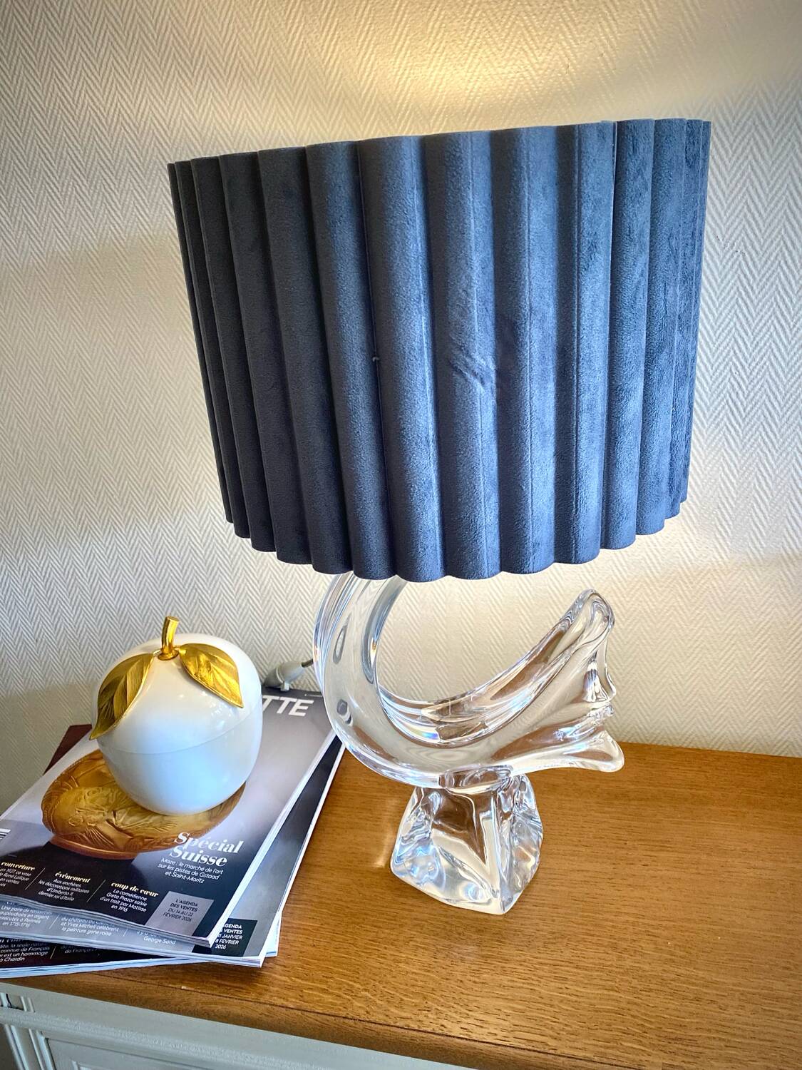 Lamp signed Daum France in crystal.