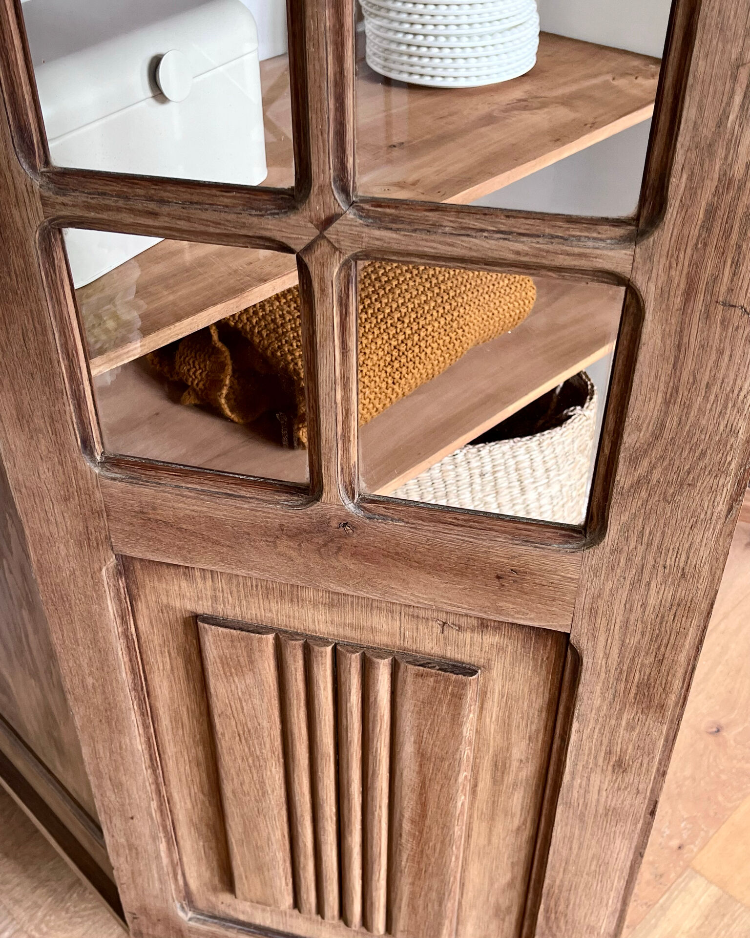Renovated display cabinet library