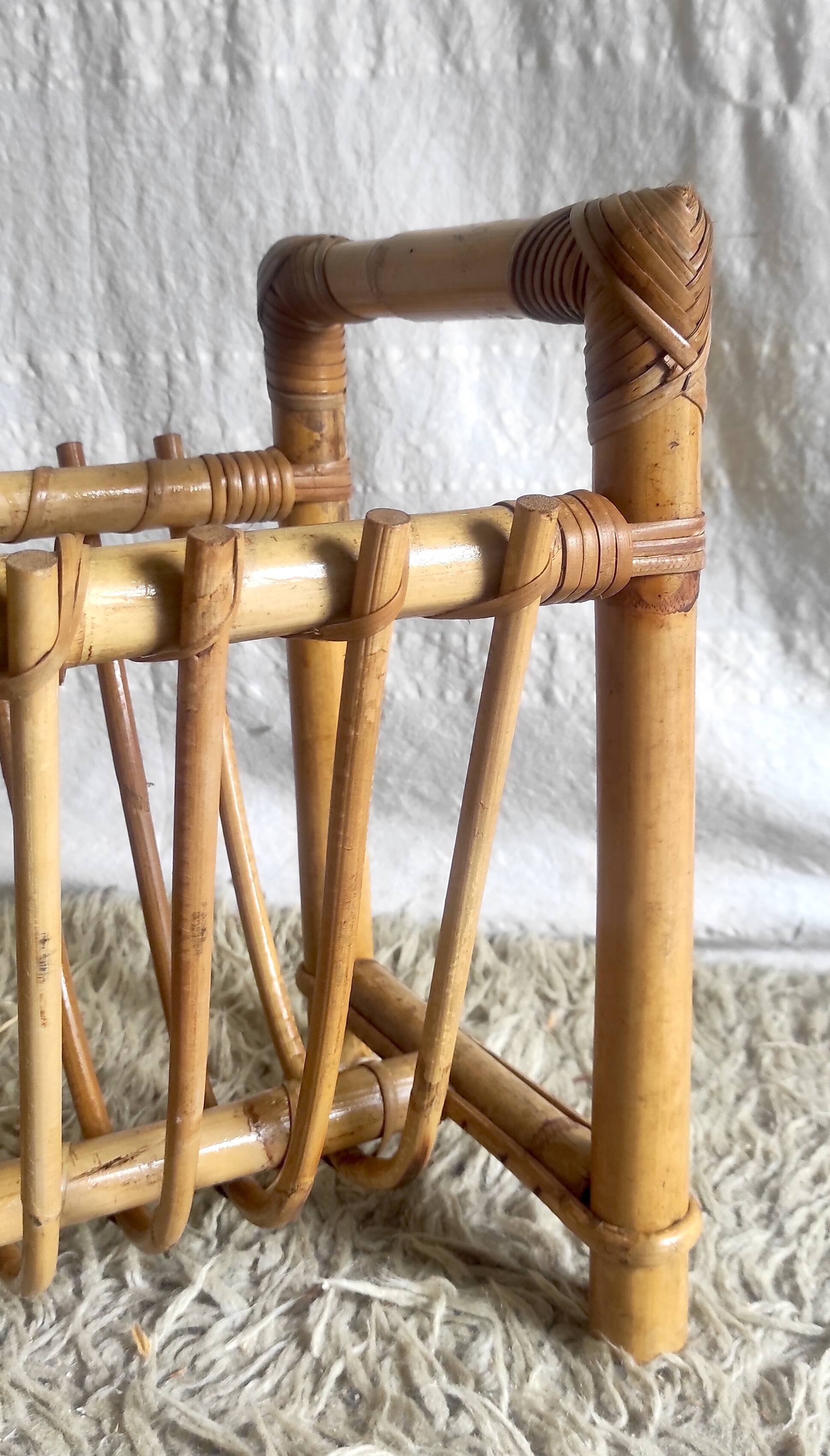 Rattan magazine rack - 60s/70s