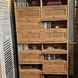 Trade cabinet with flaps