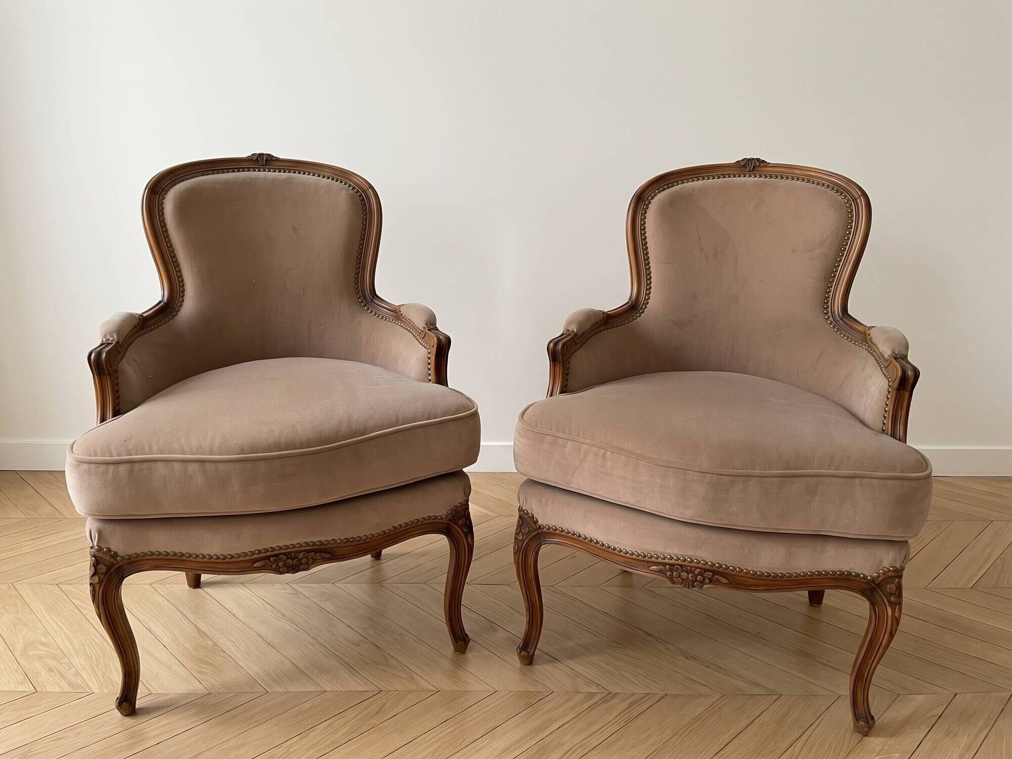 Pair of Louis XV armchairs in wood and beige fabric.
