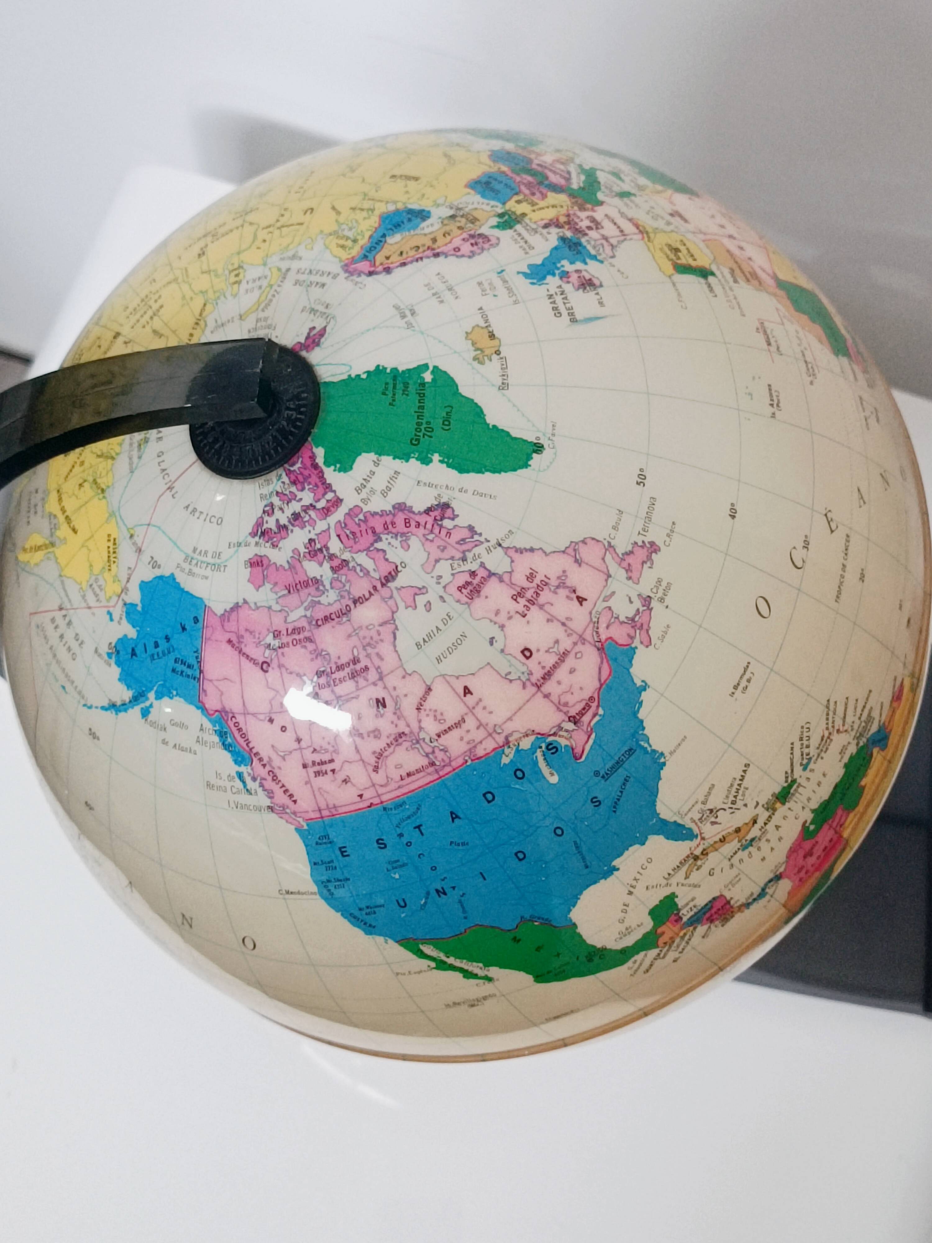 Illuminated terrestrial globe in plexiglass by Nova Rico Florence 1969