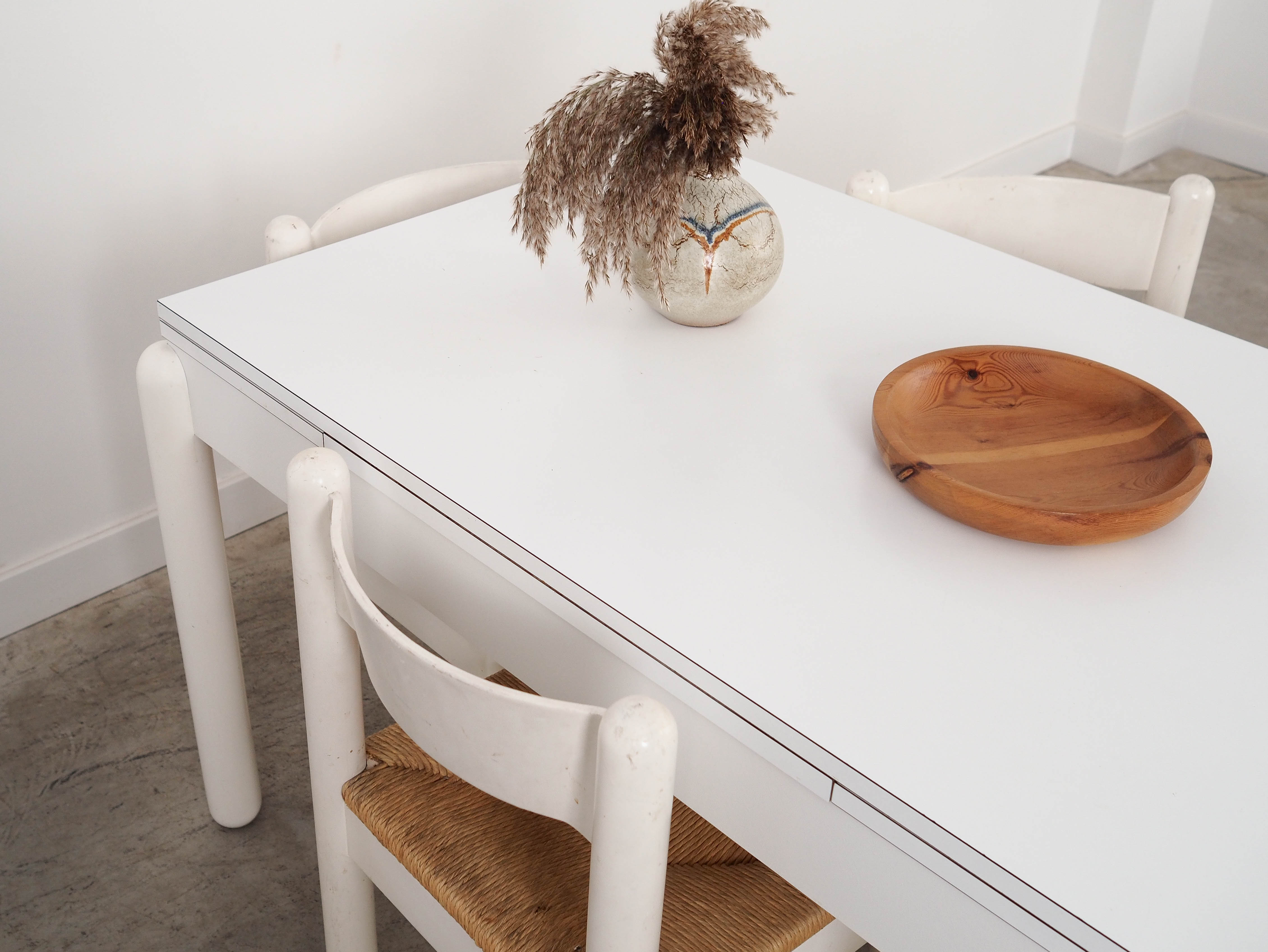 White extendable table, Italian design, 1980s, made in Italy