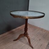 Gueridon dessu marble