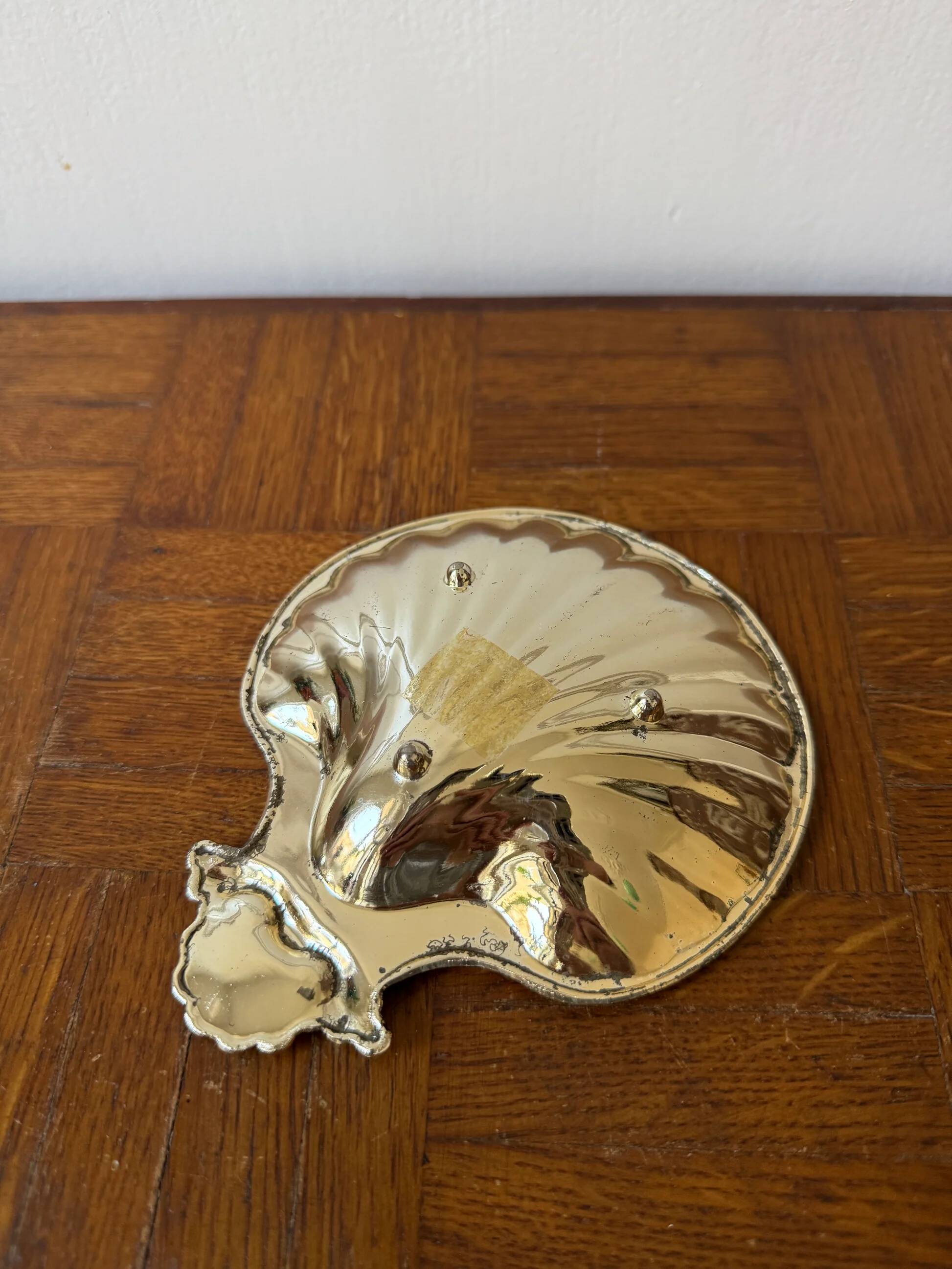 Silver-plated shell dish