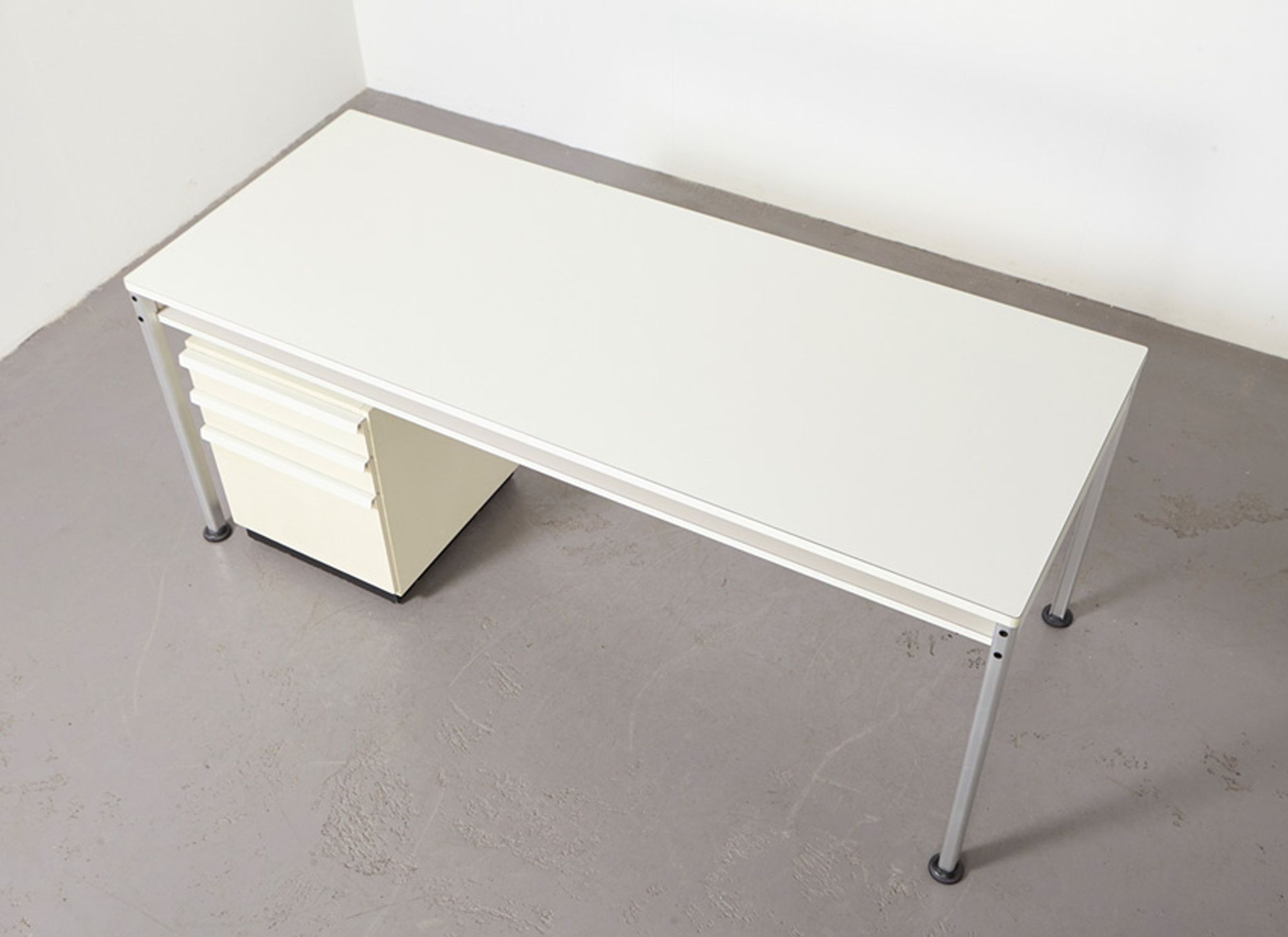 Dieter Rams bureau RZ-57 pour Vitsoe 1957