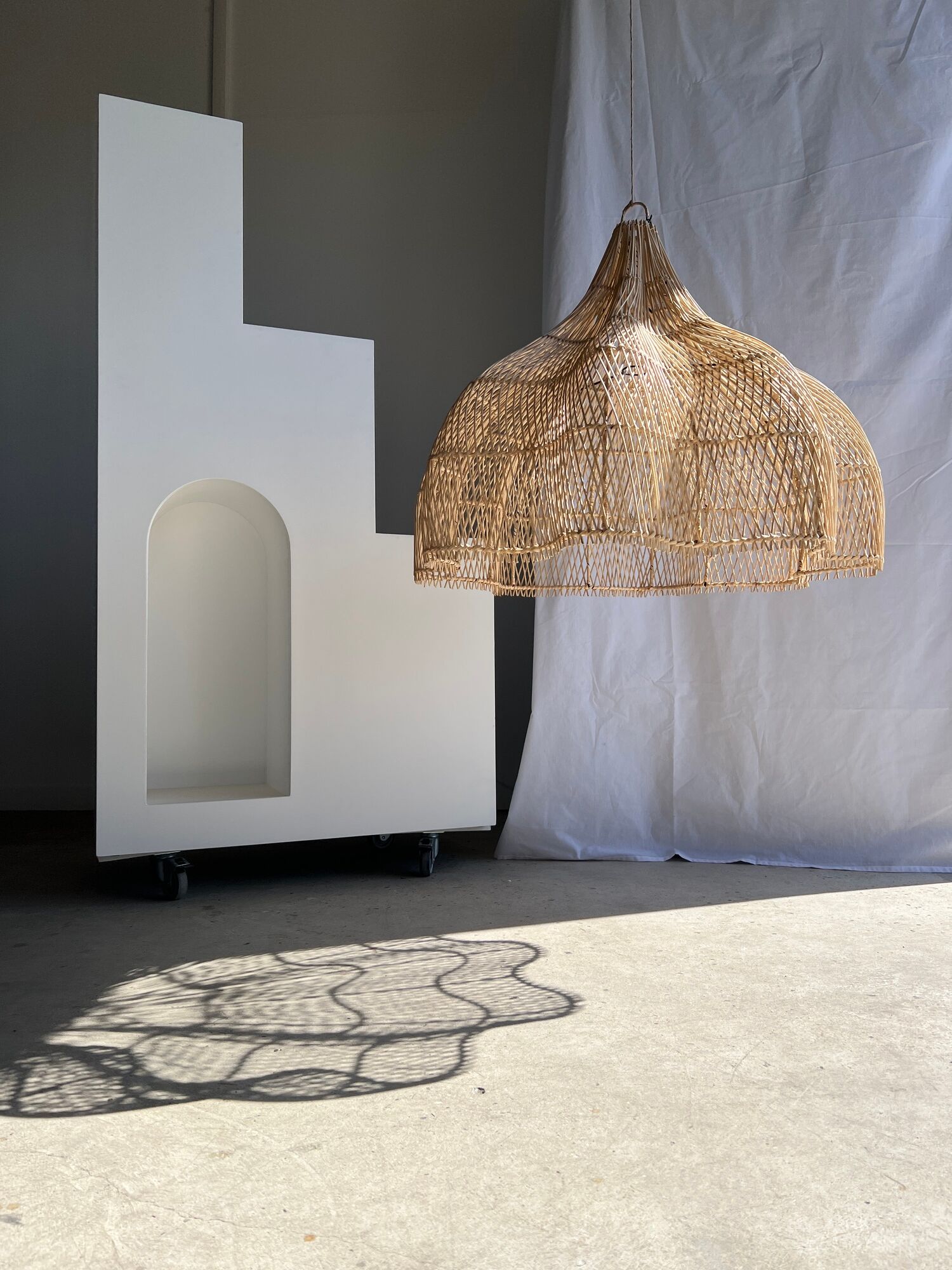 Rattan pendant lamp in the shape of a flower