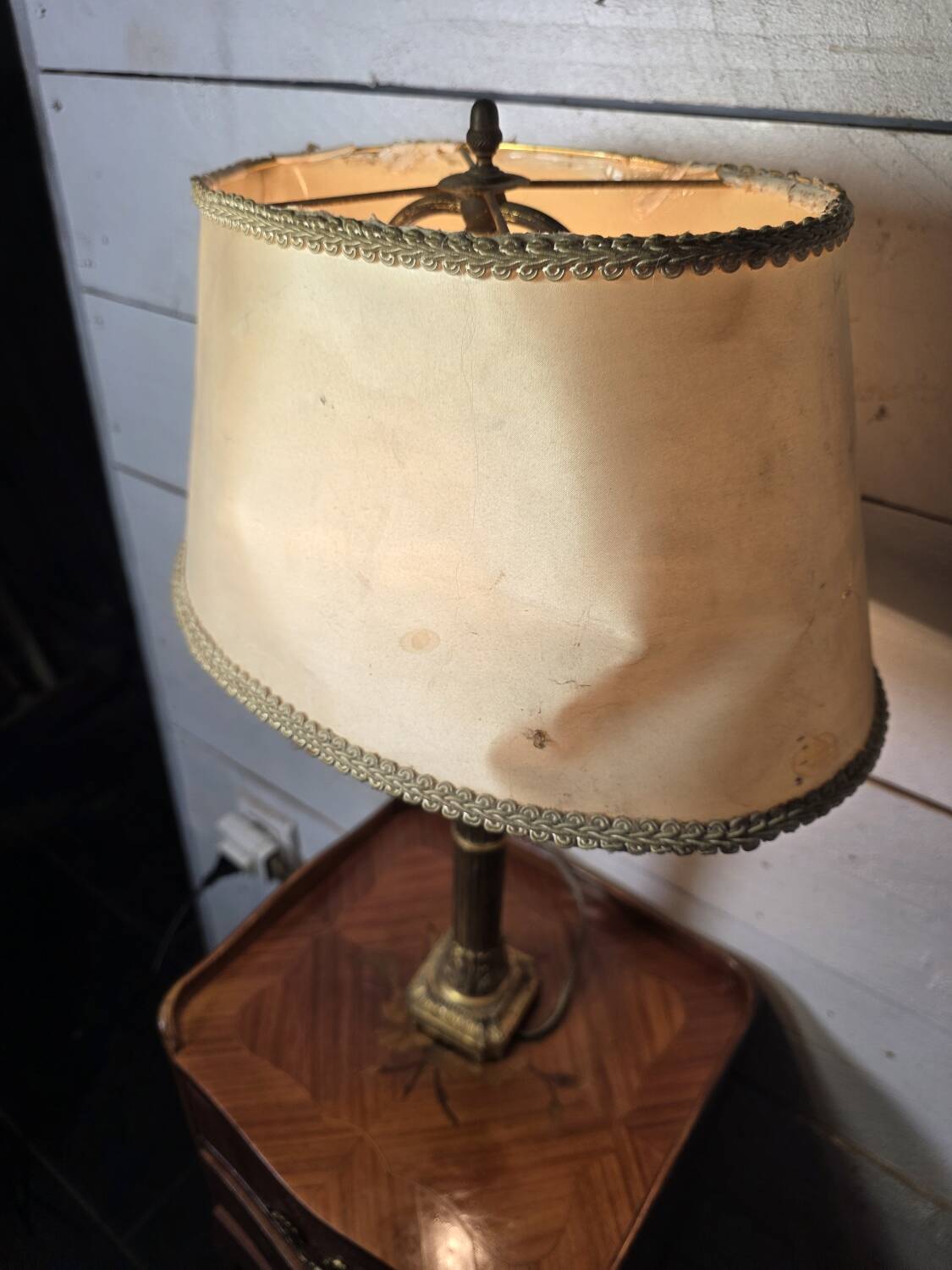 Empire style lamp in gilded bronze from the 19th century.