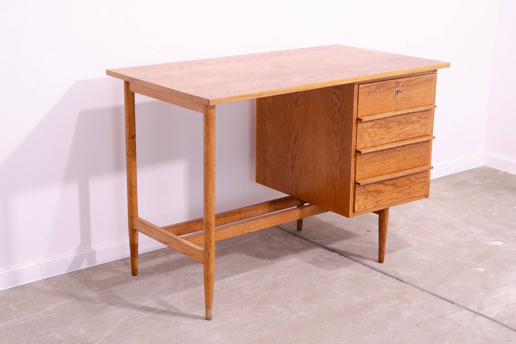Bureau pour dames du milieu du siècle entièrement restauré, ULUV, années 1960, Tchécoslovaquie