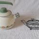 Enamelled metal and bakelite kettle 1950/1960