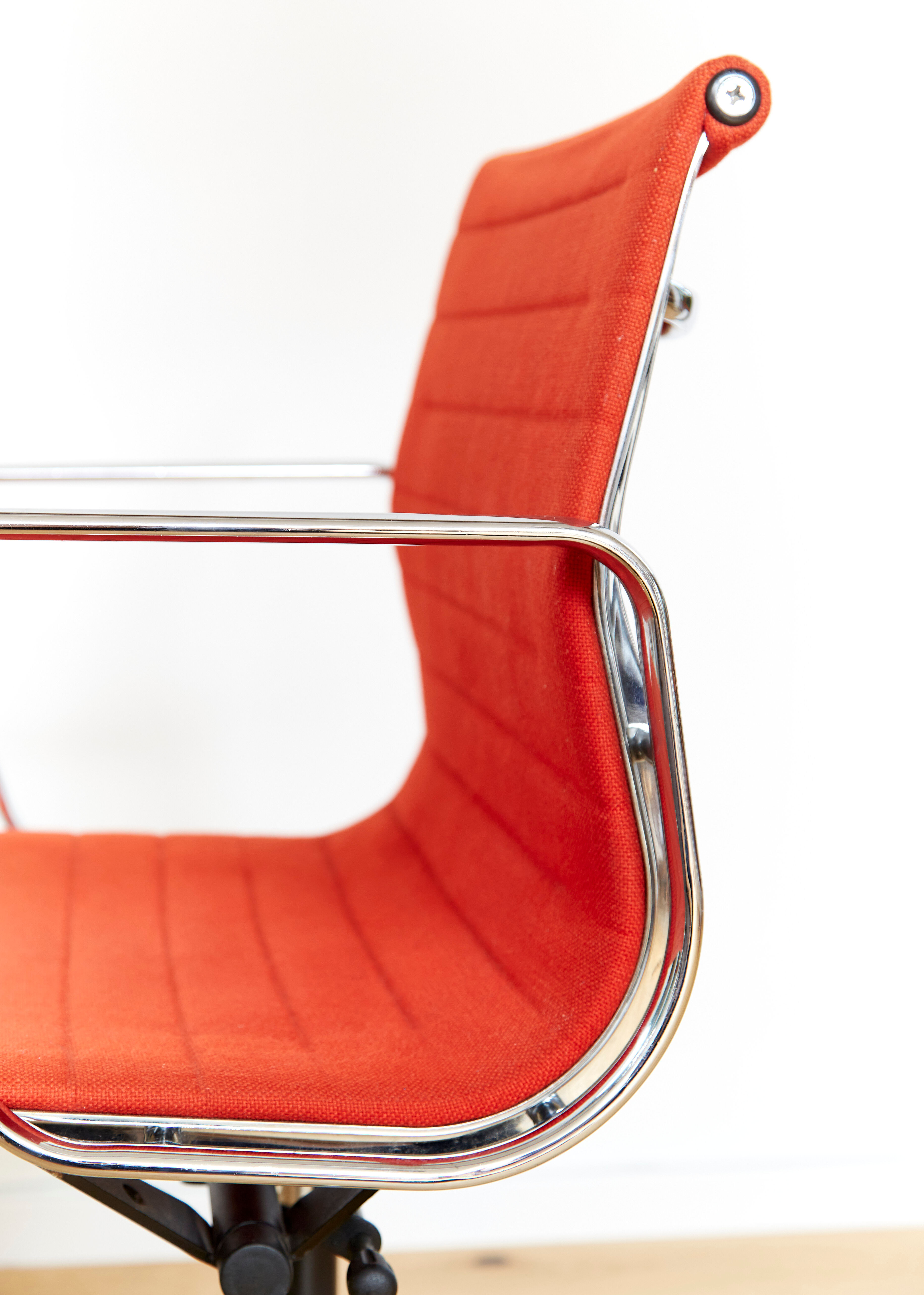 Charles & Ray Eames Bürostuhl office chair EA 117 for Vitra