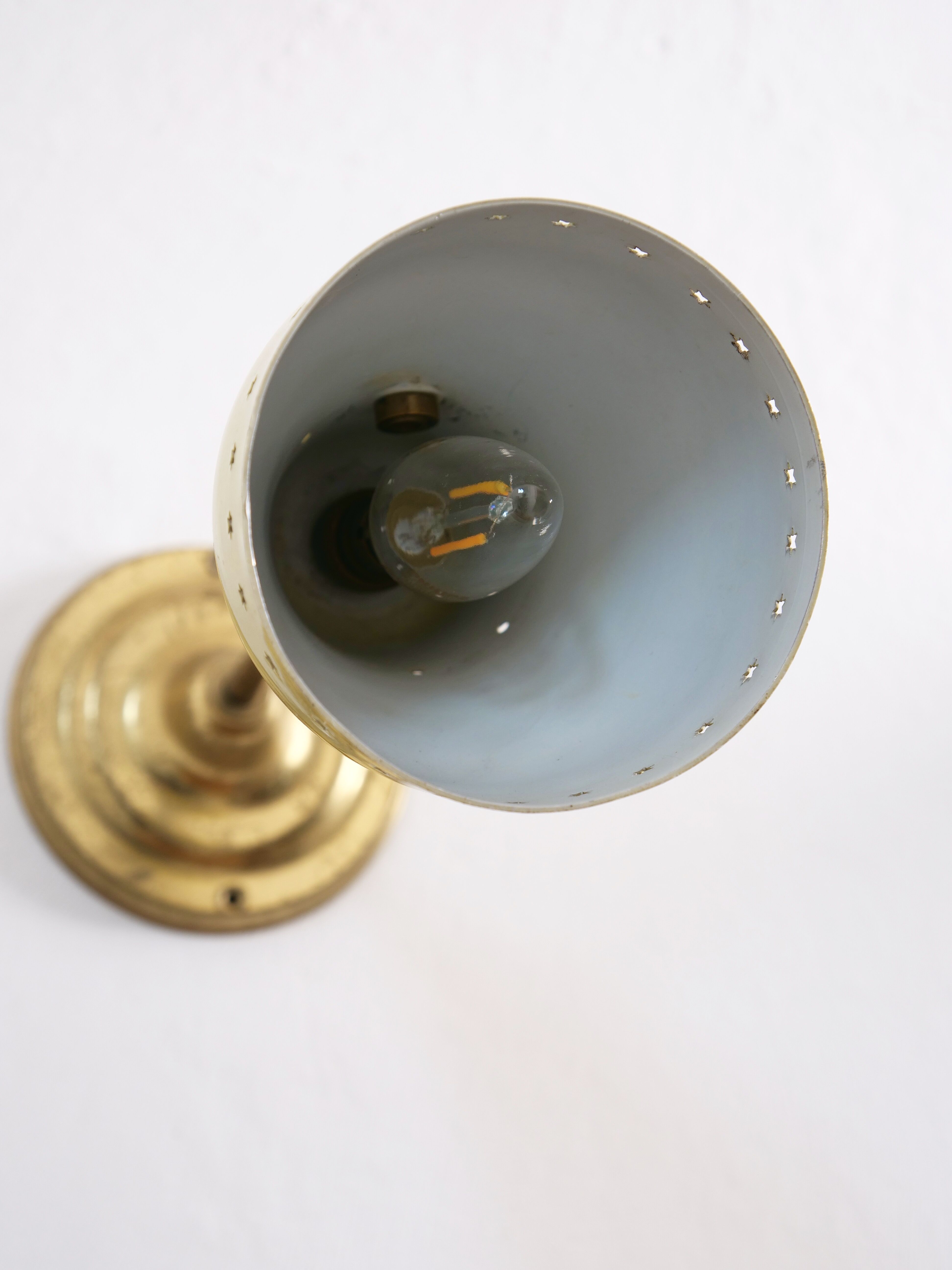 Wall lamp inlaiton and pale yellow lacquered metal