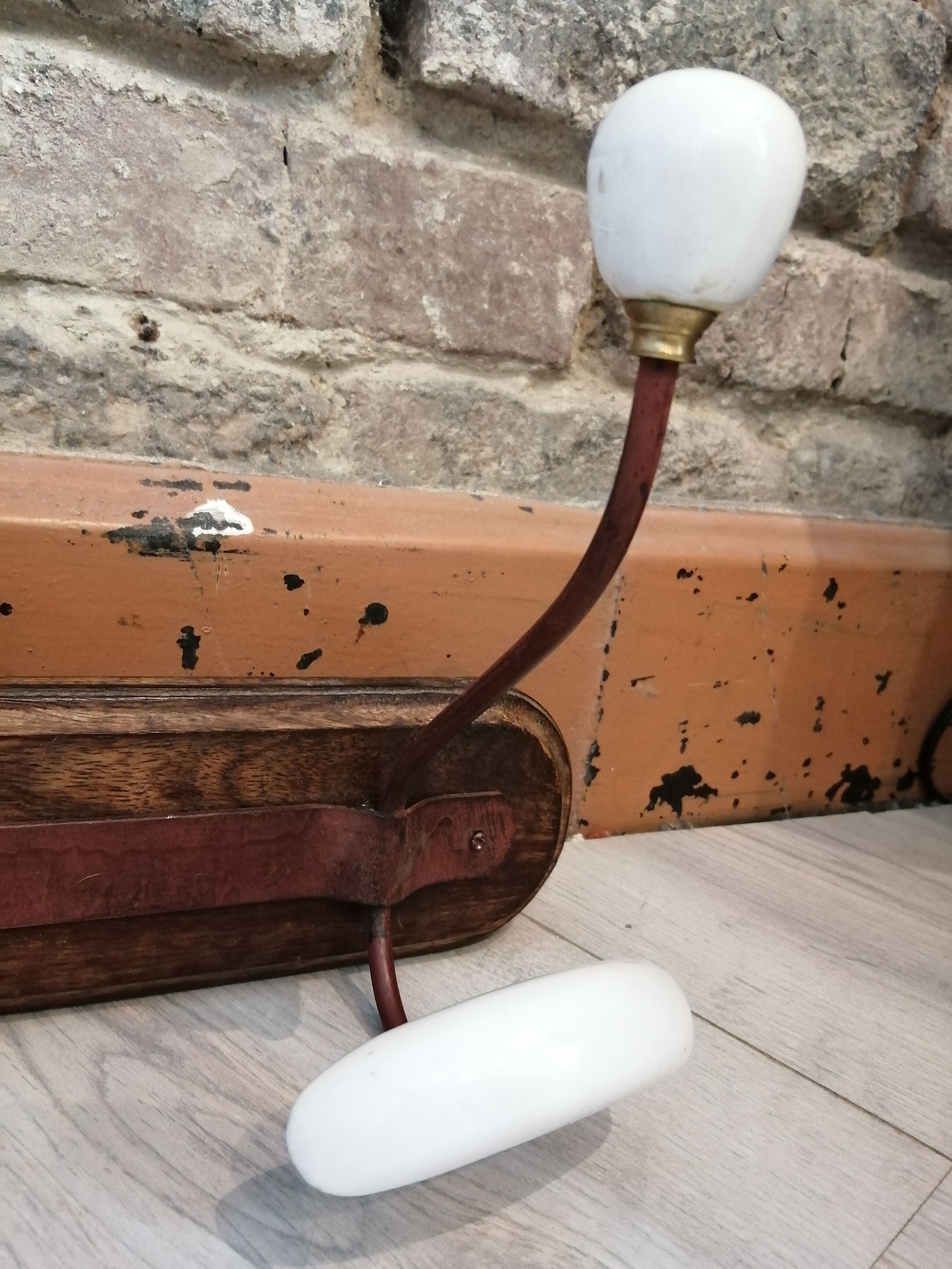 Porcelain wood coat holder