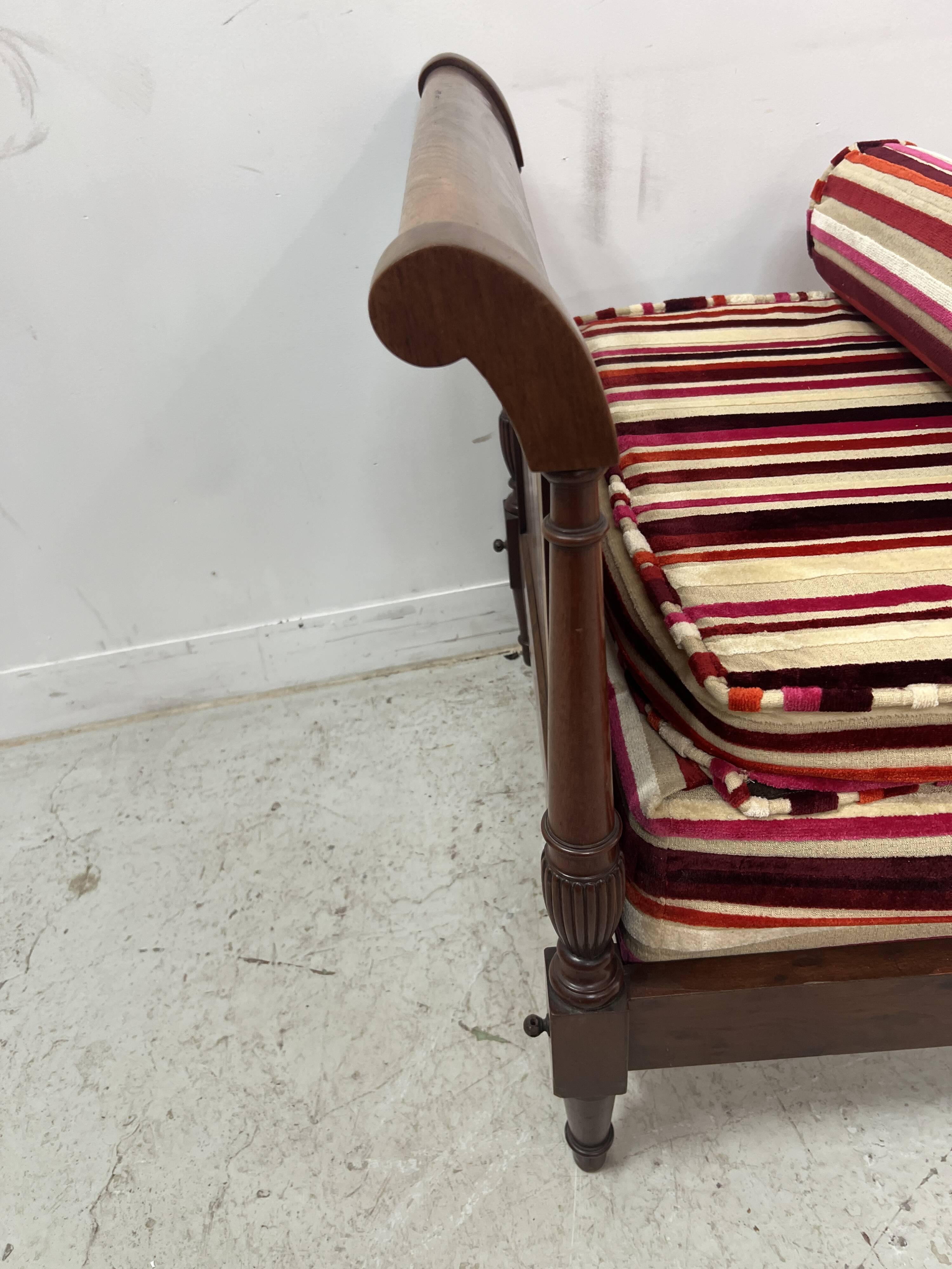 Louis XVI style mahogany daybed, 19th century
