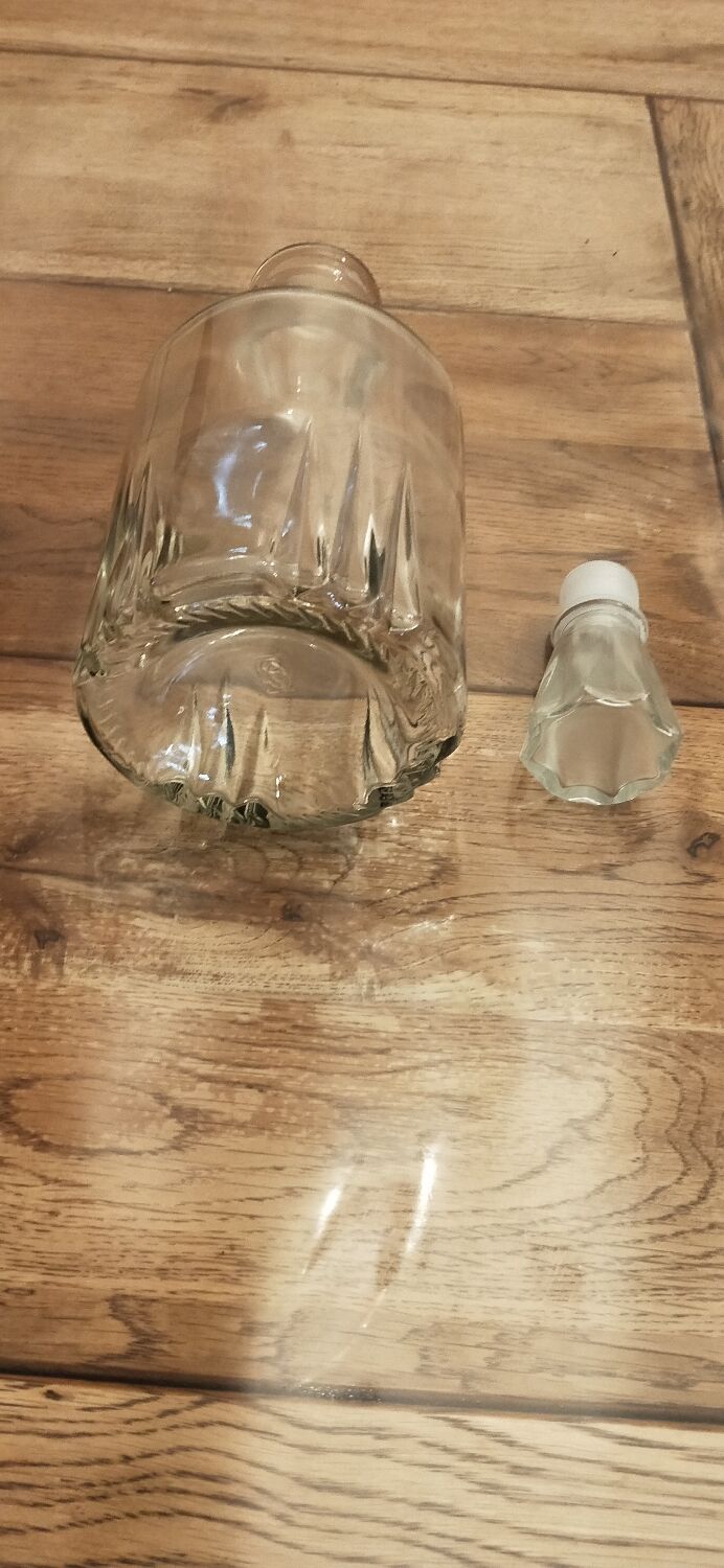 Glass decanter