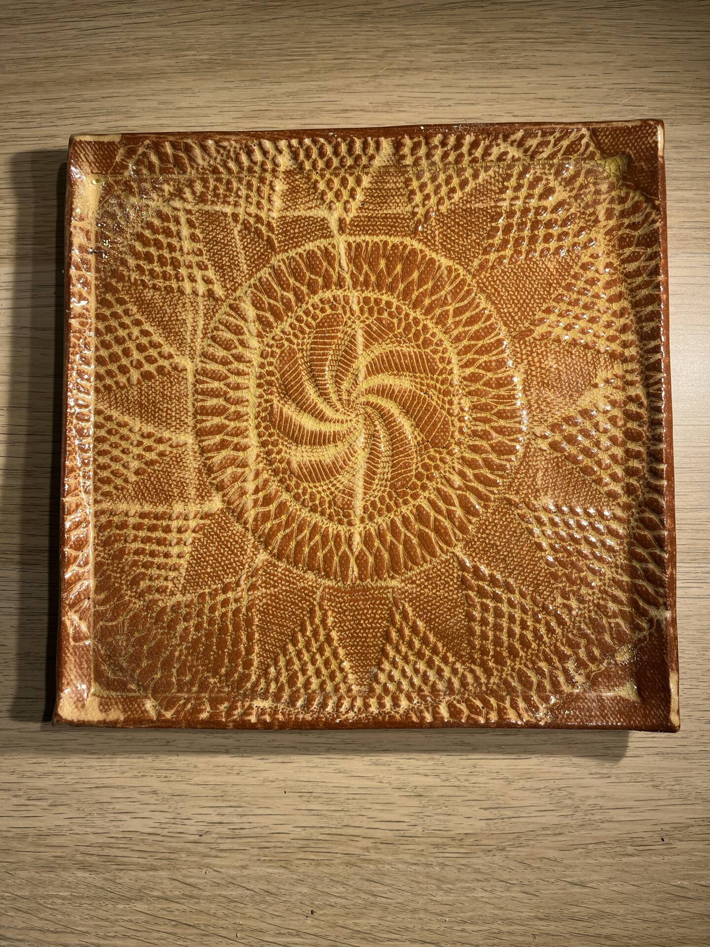 Large square vintage ceramic plate – raised lace decoration – 20 cm