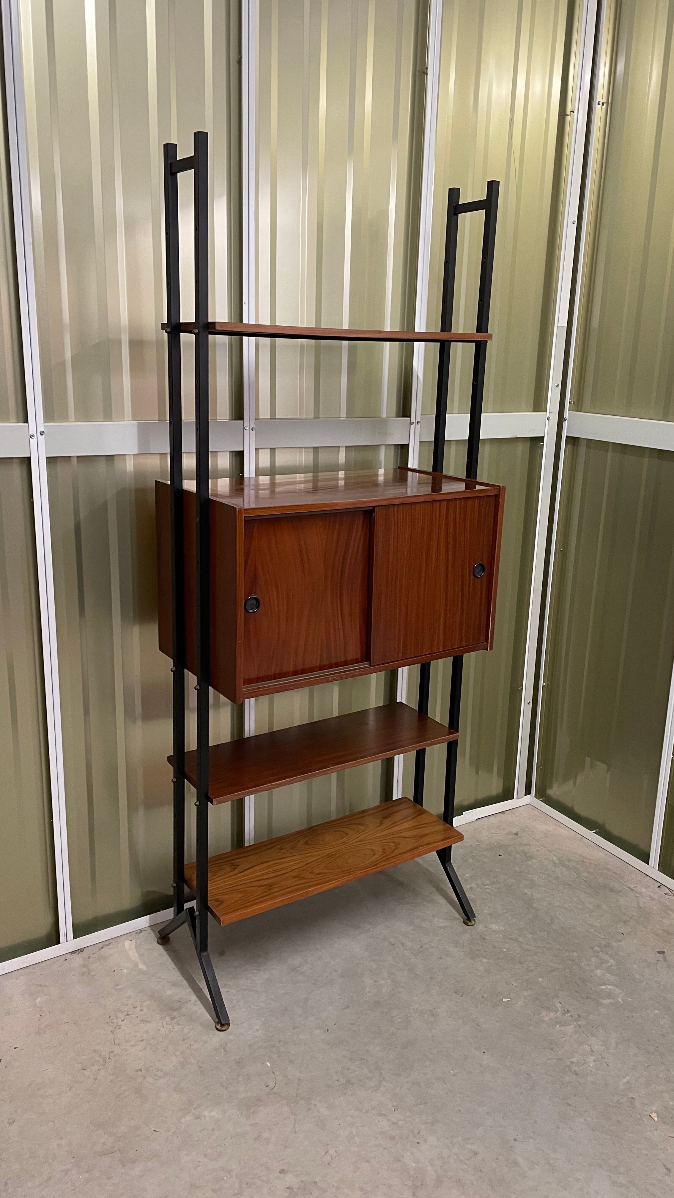 Italian footcase bookcase from the 60s in teak and metal