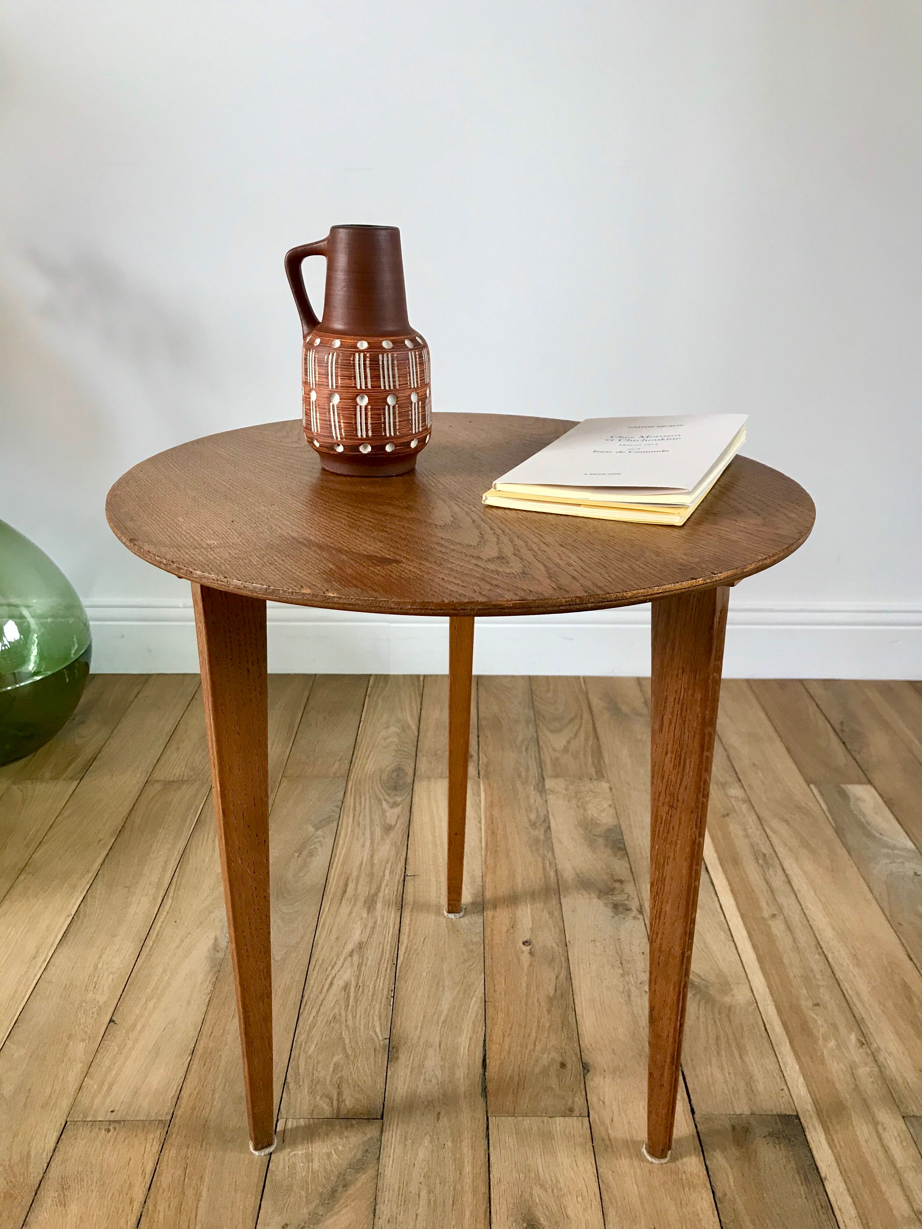 Tripod wood veneer side table 50-60s