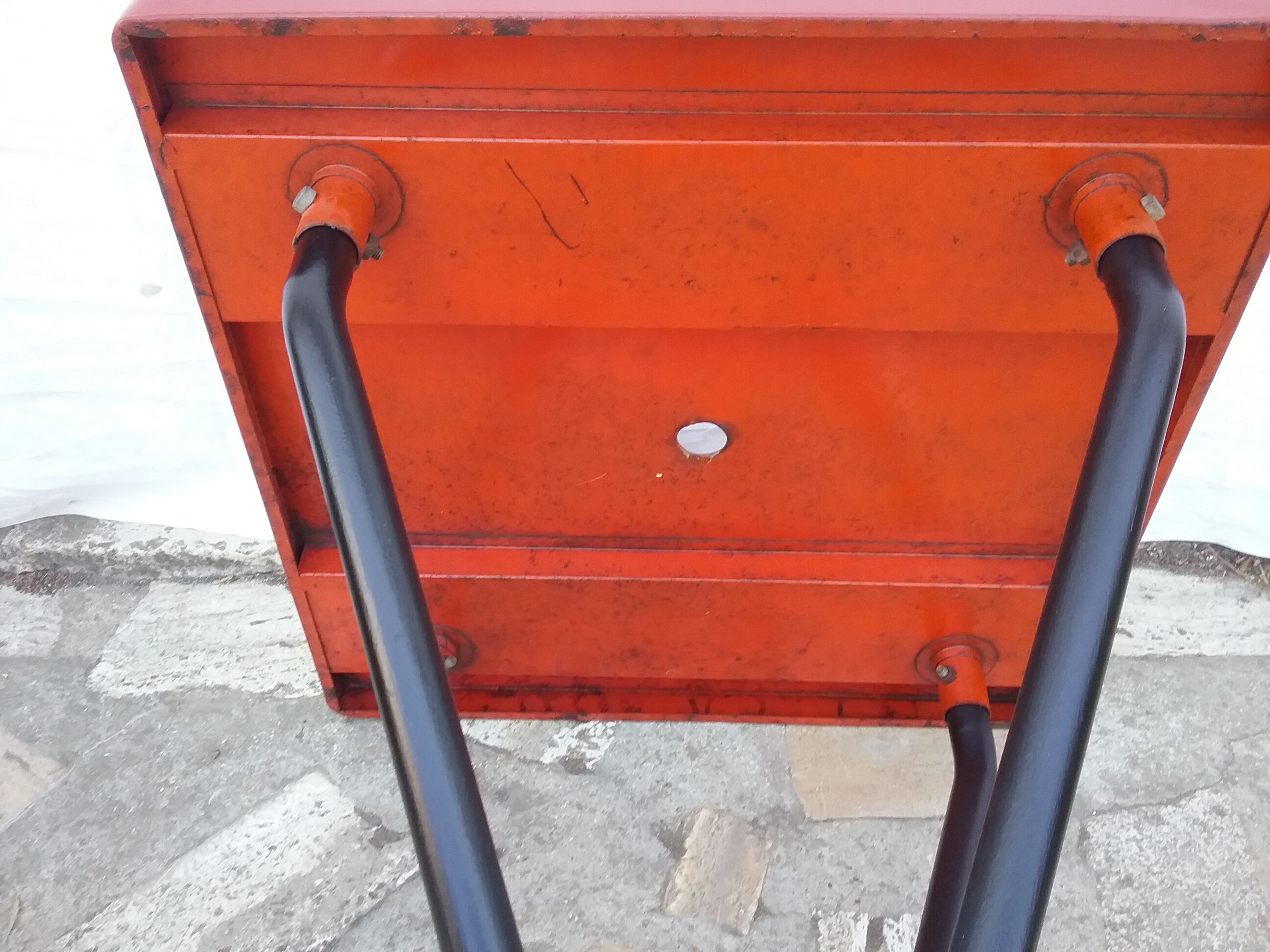 Set of 7 chairs and 1 table Tolix