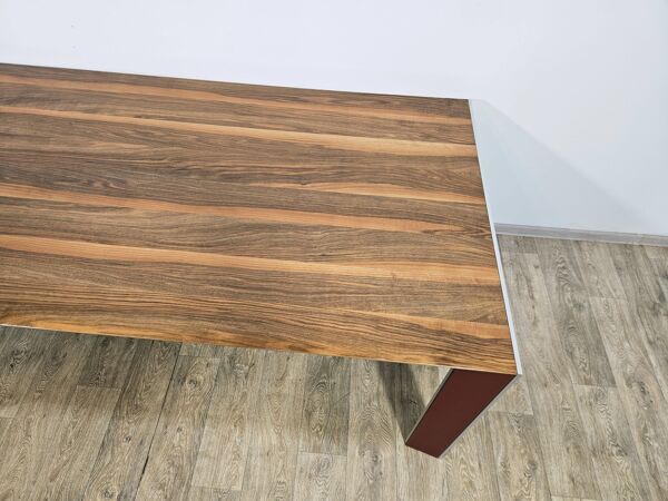 Table à manger design par Rolf Benz - luxe et forme moderne