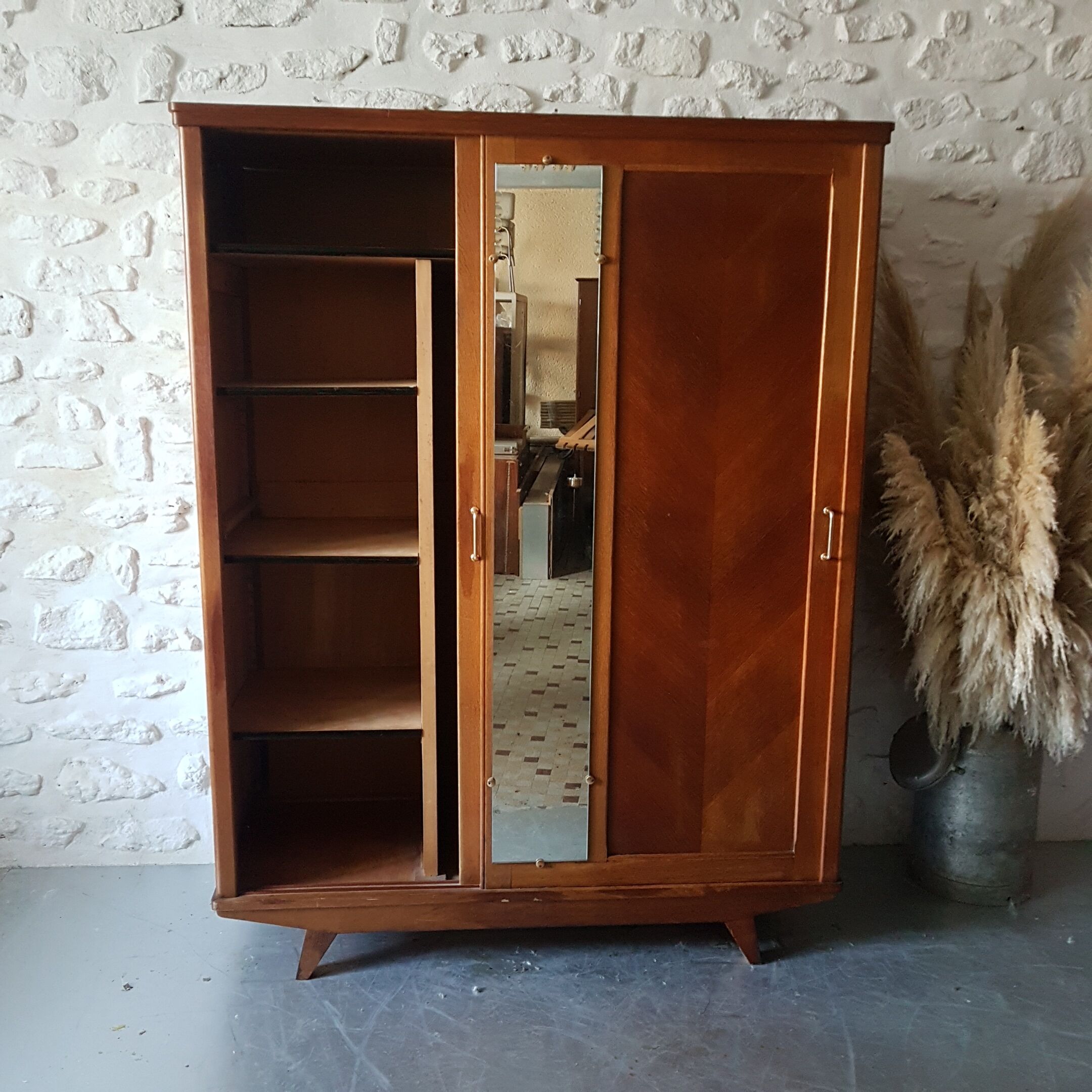 Wardrobe compass foot sliding doors