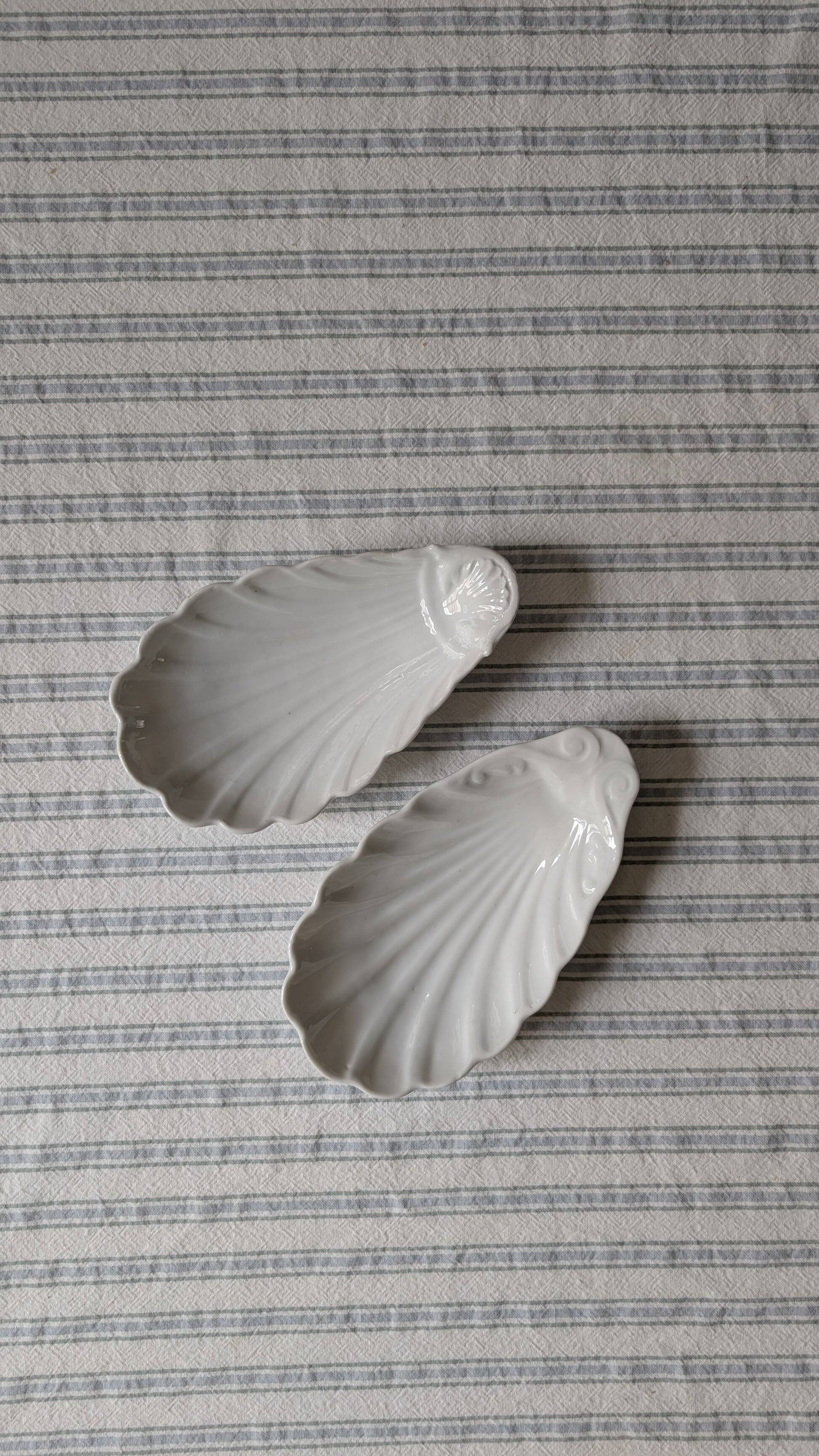Paire de coupelles en forme de coquillage