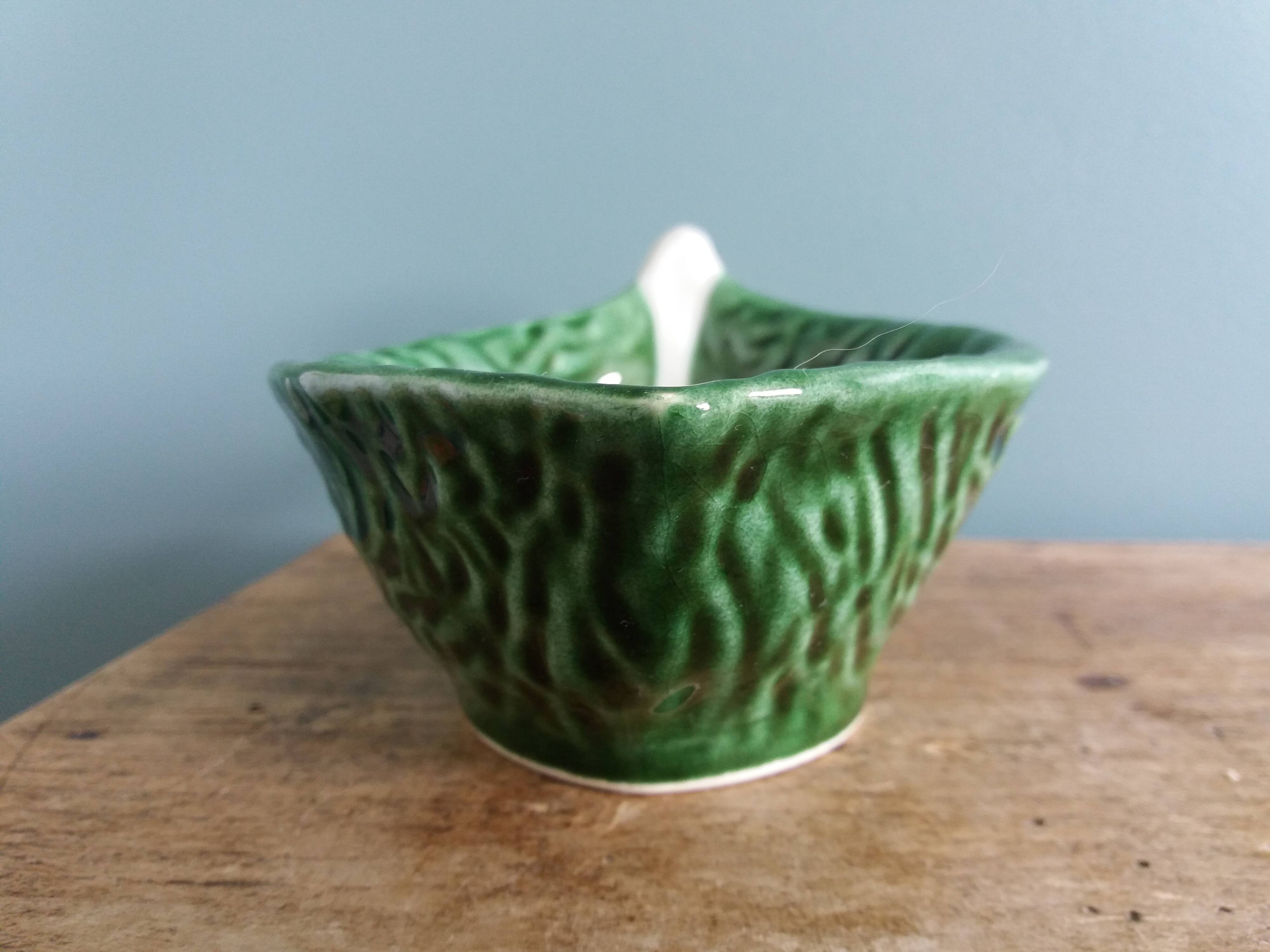 Cabbage sauceboat in barbotine Portugal