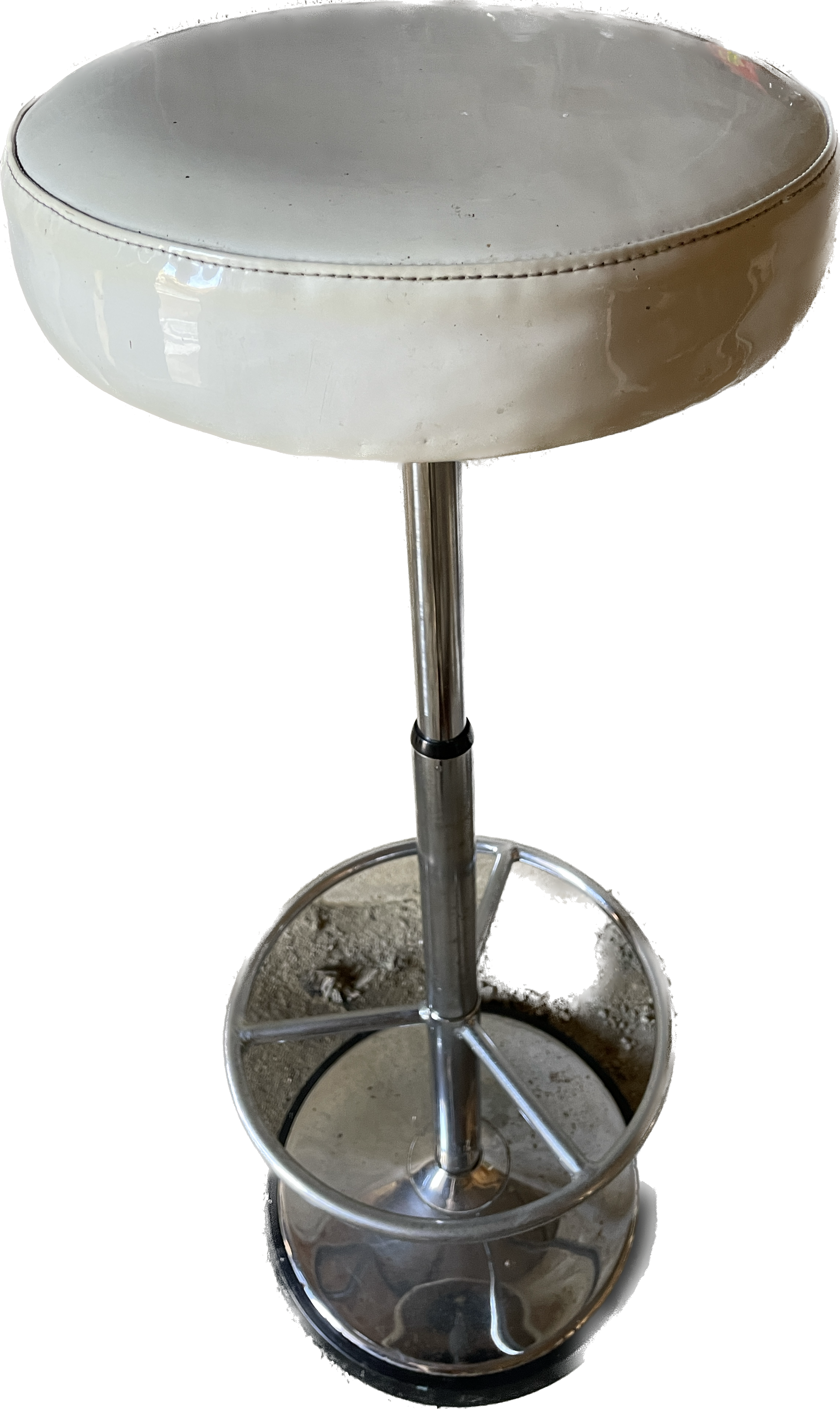 Height adjustable bar stool