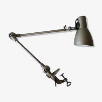 Lampe d'atelier articulée