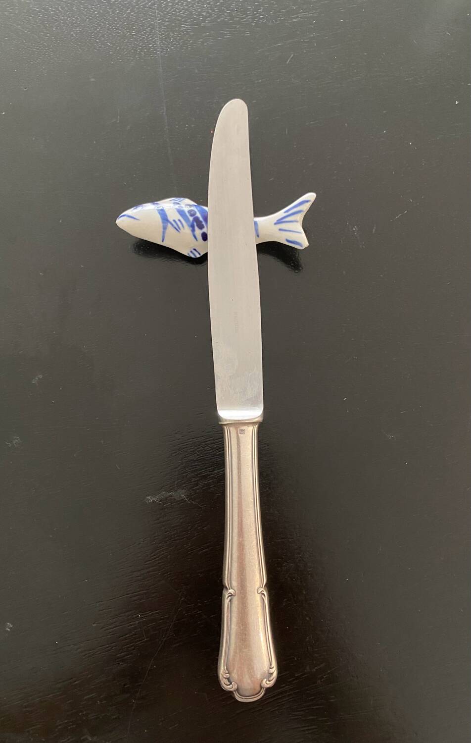 7 fish-shaped porcelain knife holders
