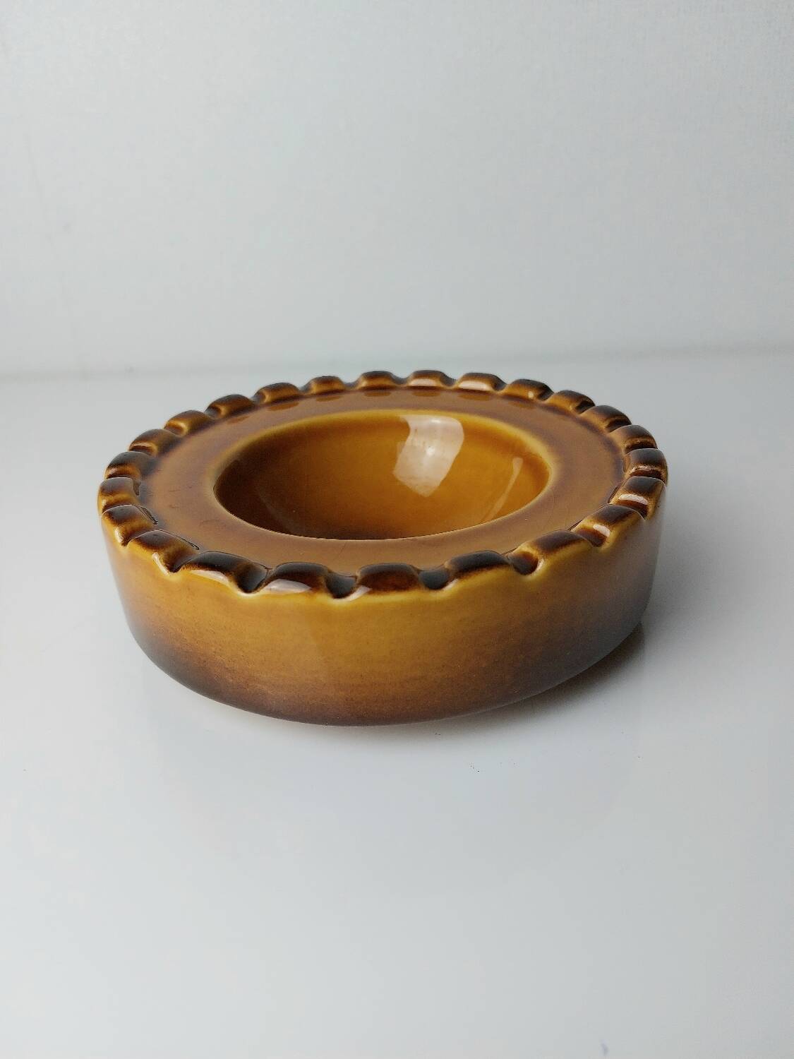 Cendrier céramique ambré années 60