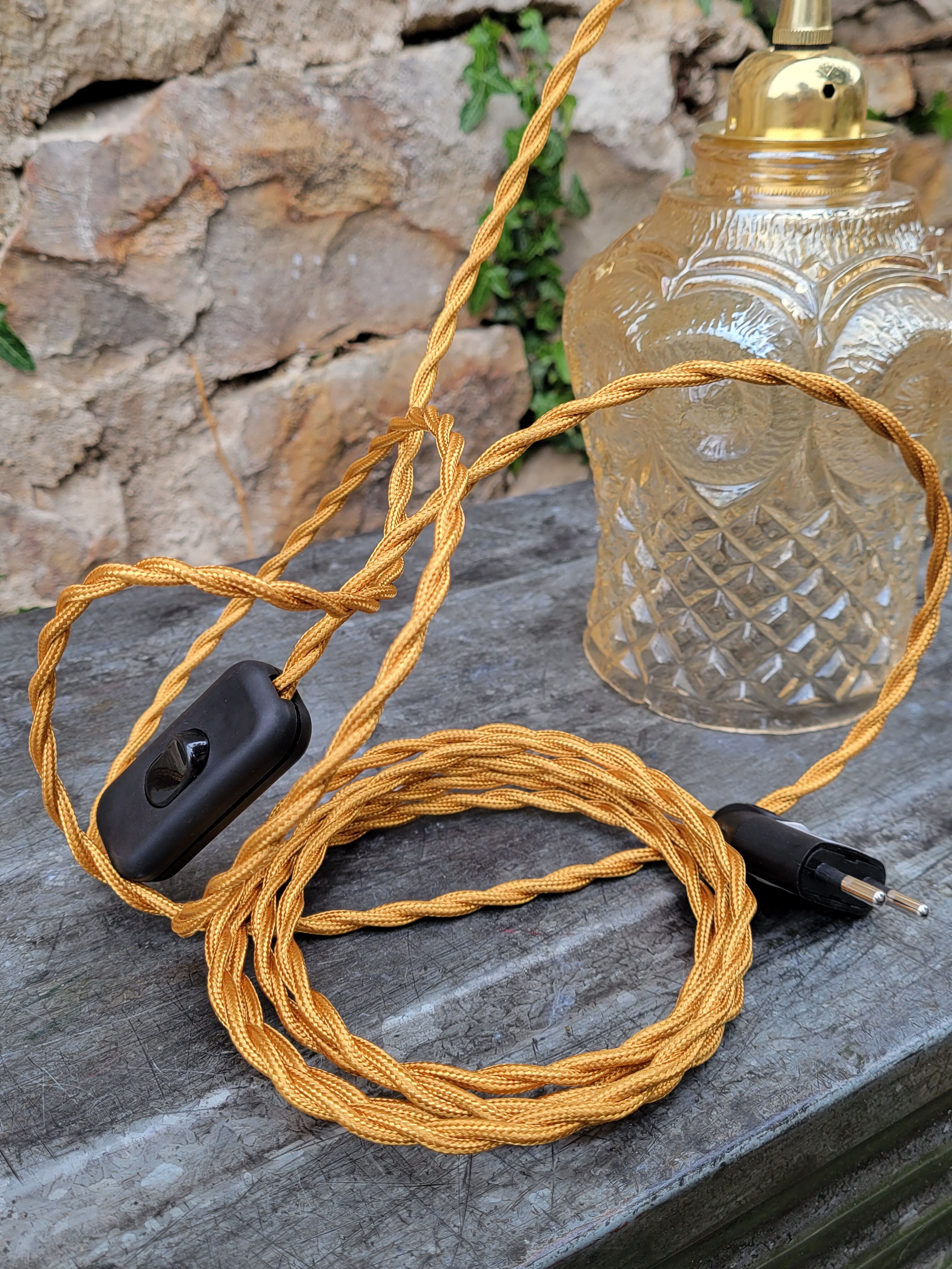 Moulded glass globe walking lamp