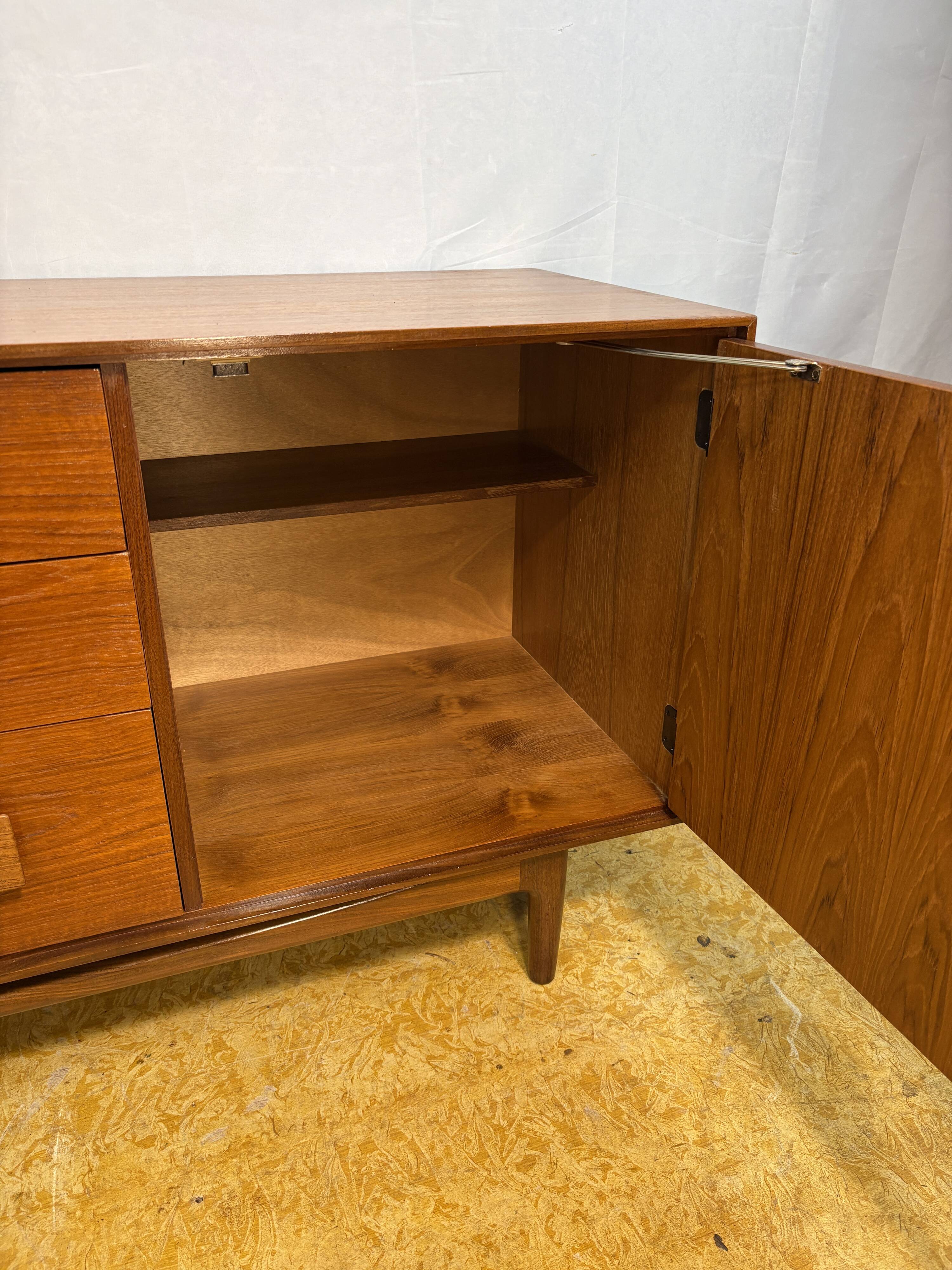 Buffet en teck rétro vintage des années 50 par G Plan conçu par Ib Kofod-Larsen