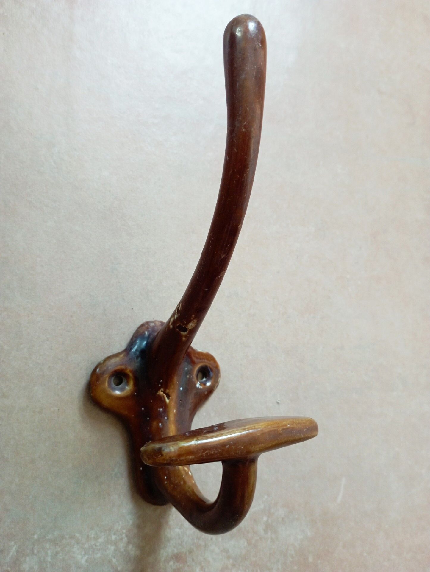Enamelled cast iron hook