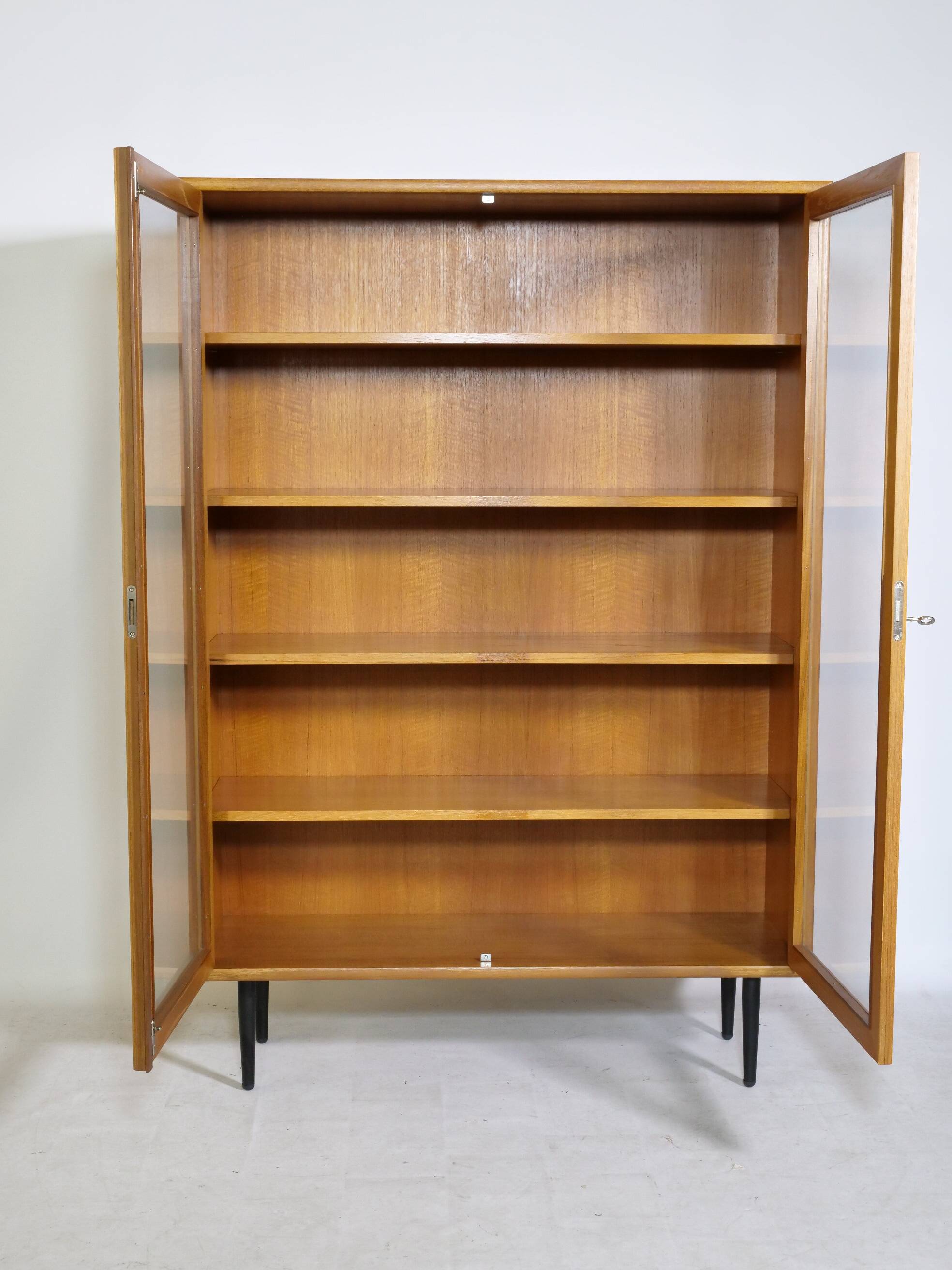 Vitrine haute en teck par Georg Satink pour WK Möbel, années 1960