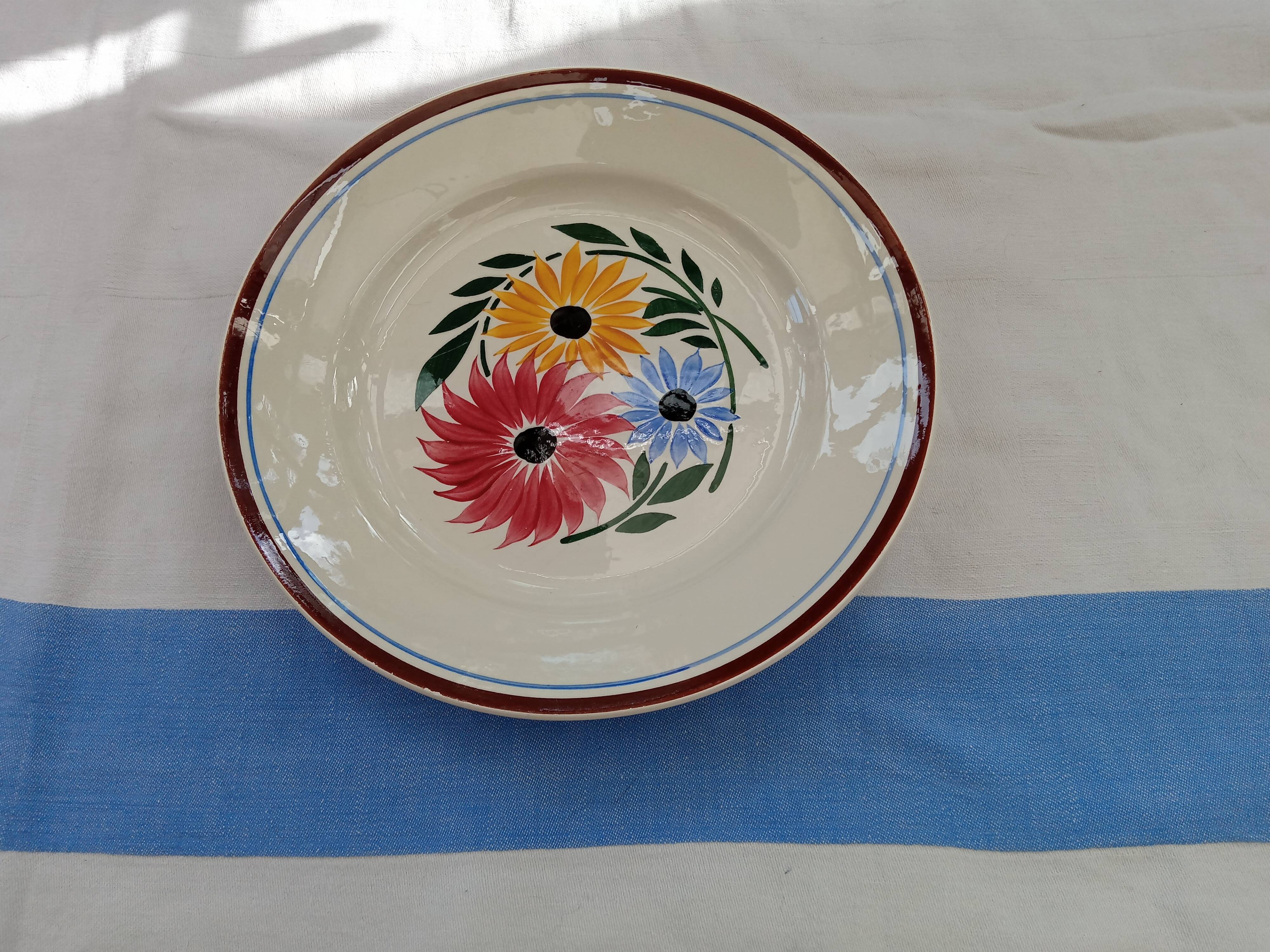Assorted 6 flower plates